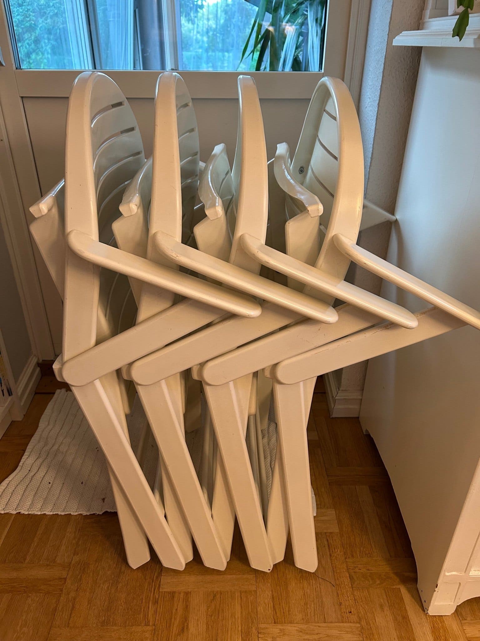Fyra vintage fällstolar i nordisk design från 80-talet