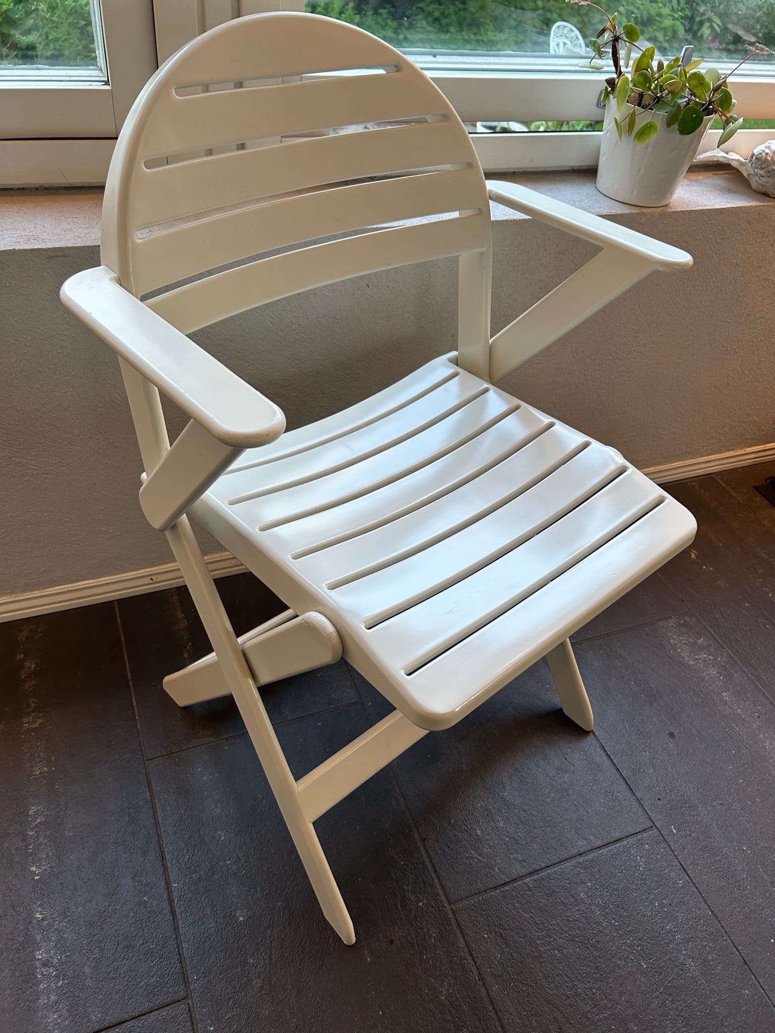 Fyra vintage fällstolar i nordisk design från 80-talet
