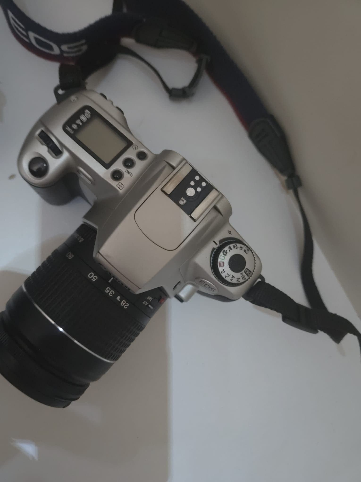 Analog systemkamera med zoomobjektiv