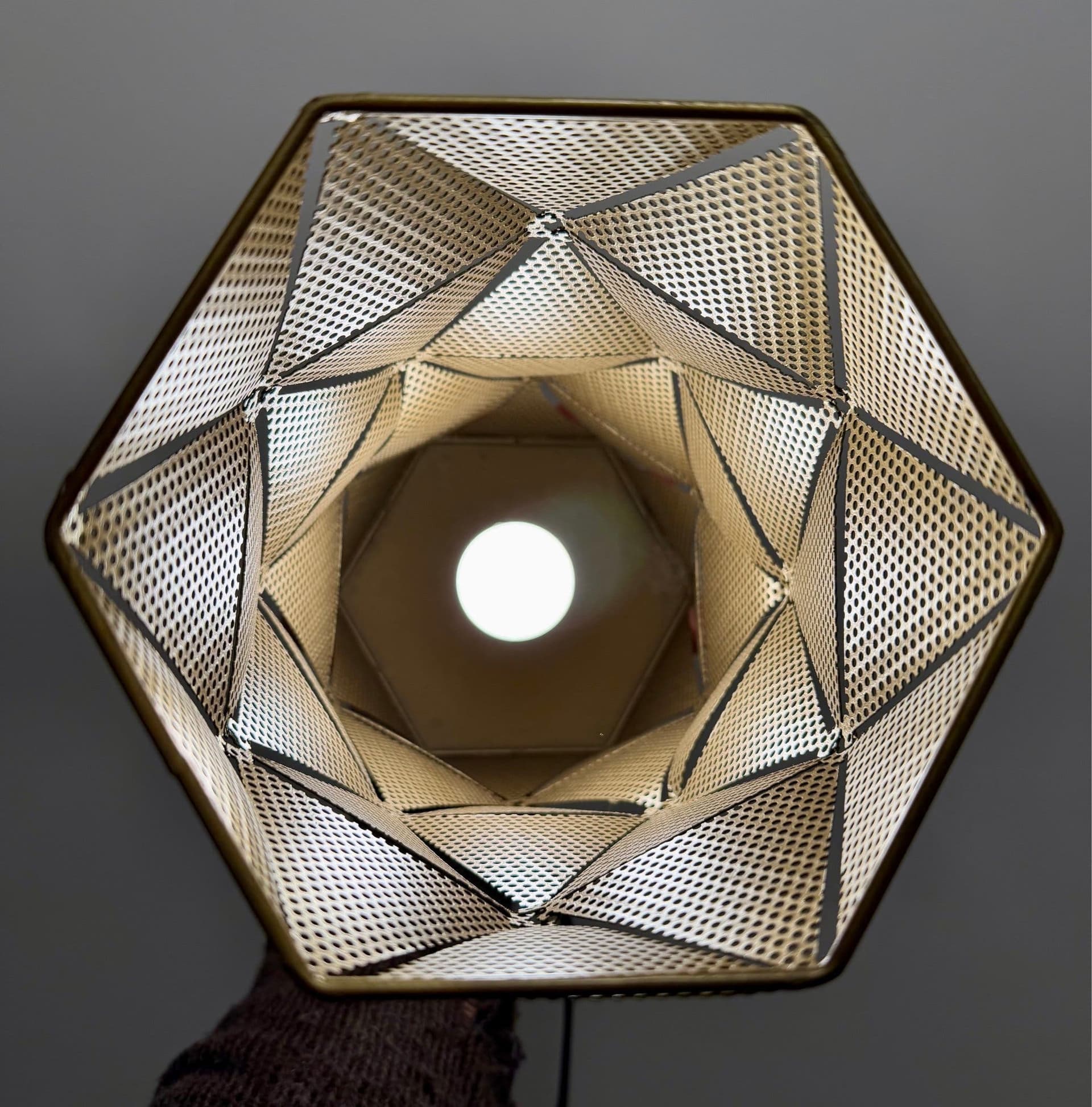 Bordslampa i mässing från Markslöjd