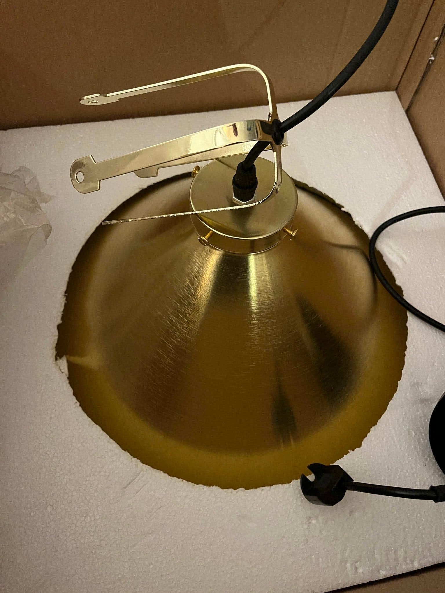 Guld guldig lampa taklampa Ellas jotex mässing