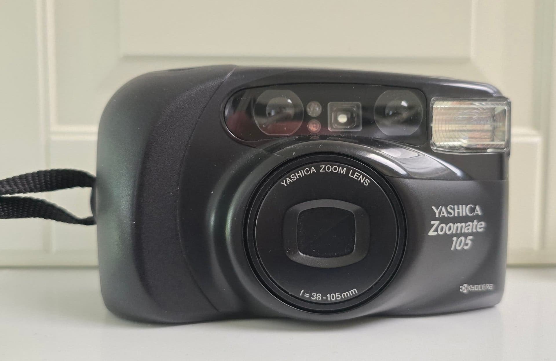 Yashica Zoomate 105 analog kamera