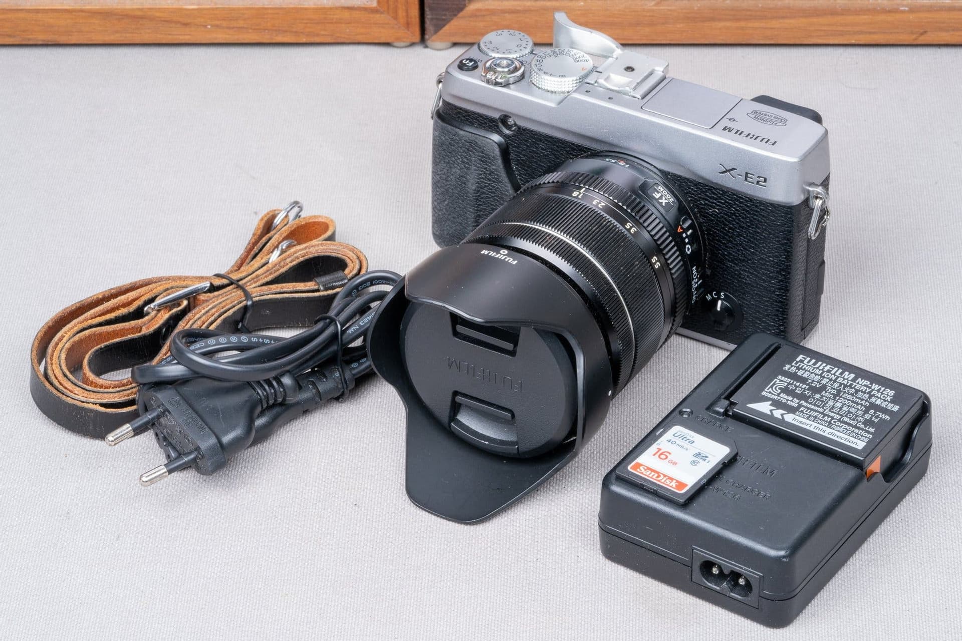 Fujifilm X-E2 Camera with Fujinon XF 18-55 18-55mm F2.8-4 R LM OIS Lens