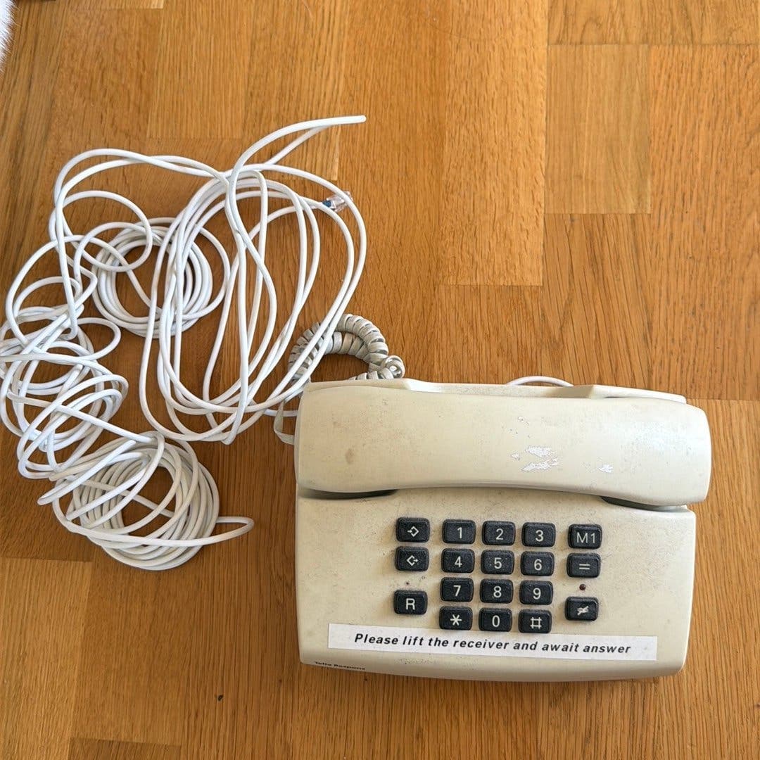 Bordsmonterad telefon