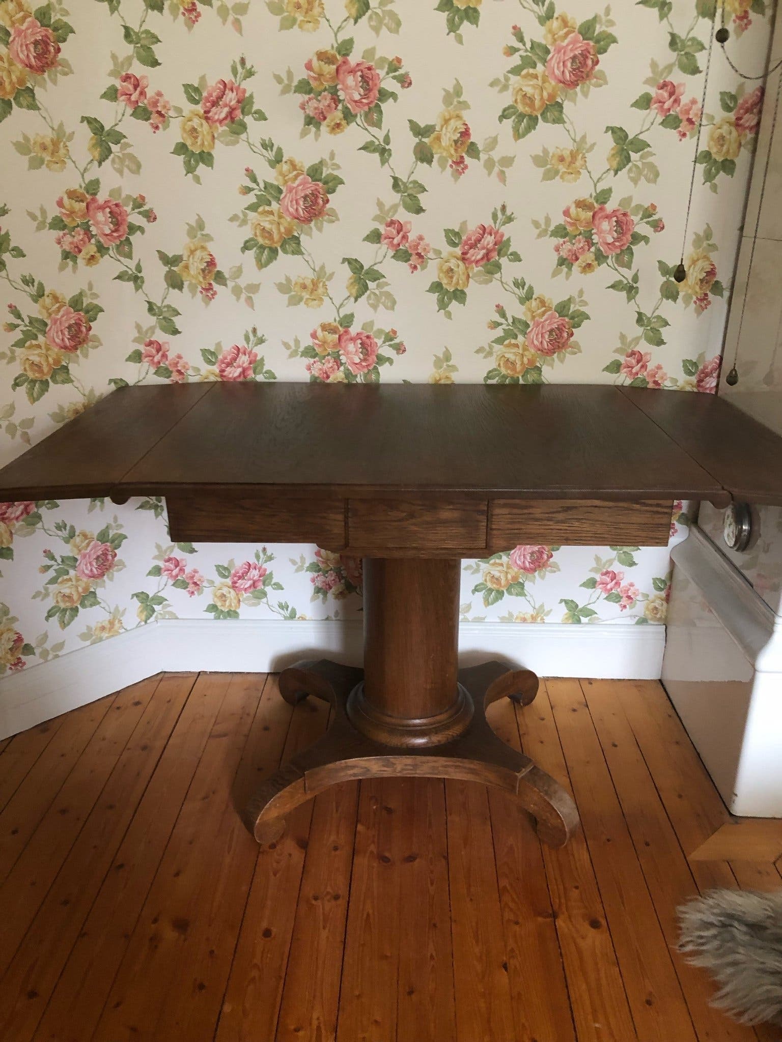 Pelarbord i Karl Johan stil