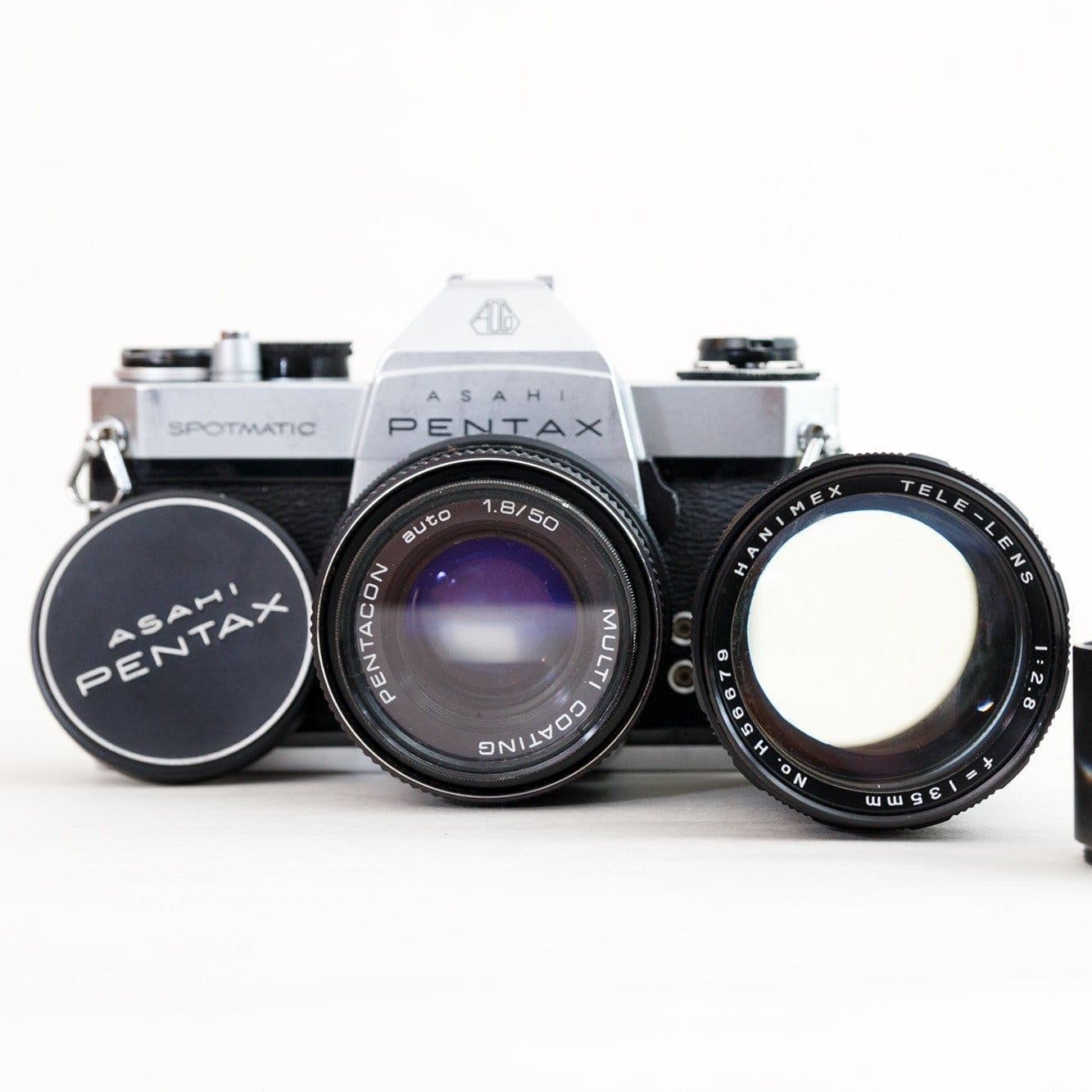 ASAHI PENTAX SPOTMATIC SP II, M42 MED 2 OBJEKTIV: 50 MM F1,8 & 135 MM F2,8 LÄS!