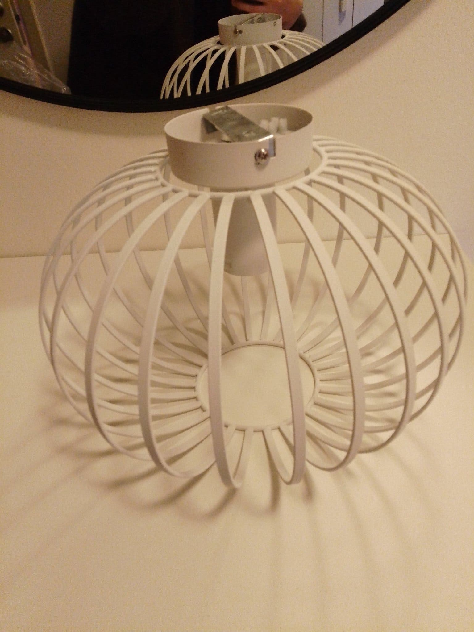 HELT NY vit modern taklampa!