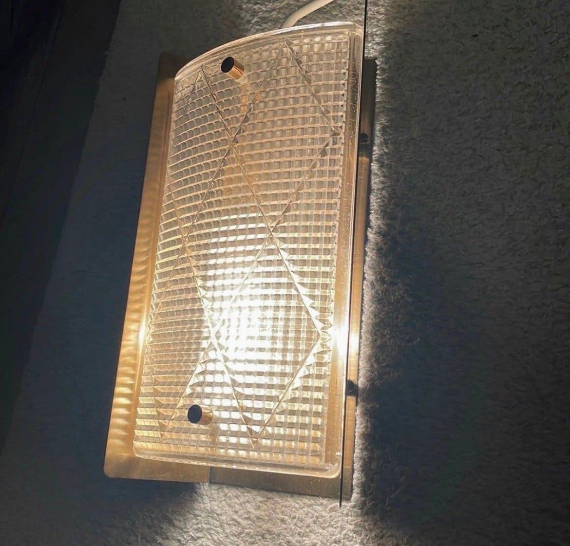 Retro-Vägglampa i mässing med räfflat glas