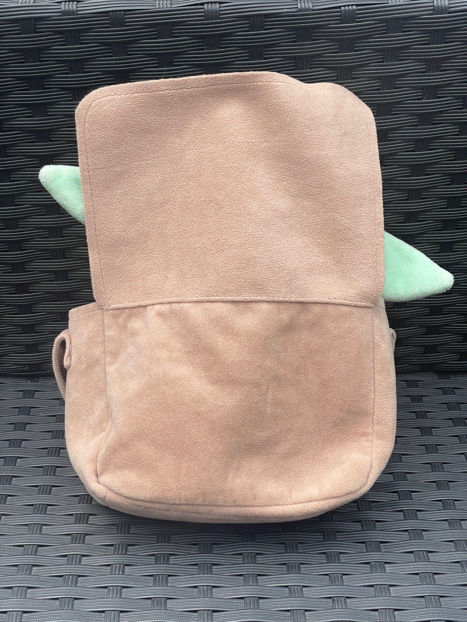 Star Wars Grogu (Baby Yoda) med väska – Gosedjur