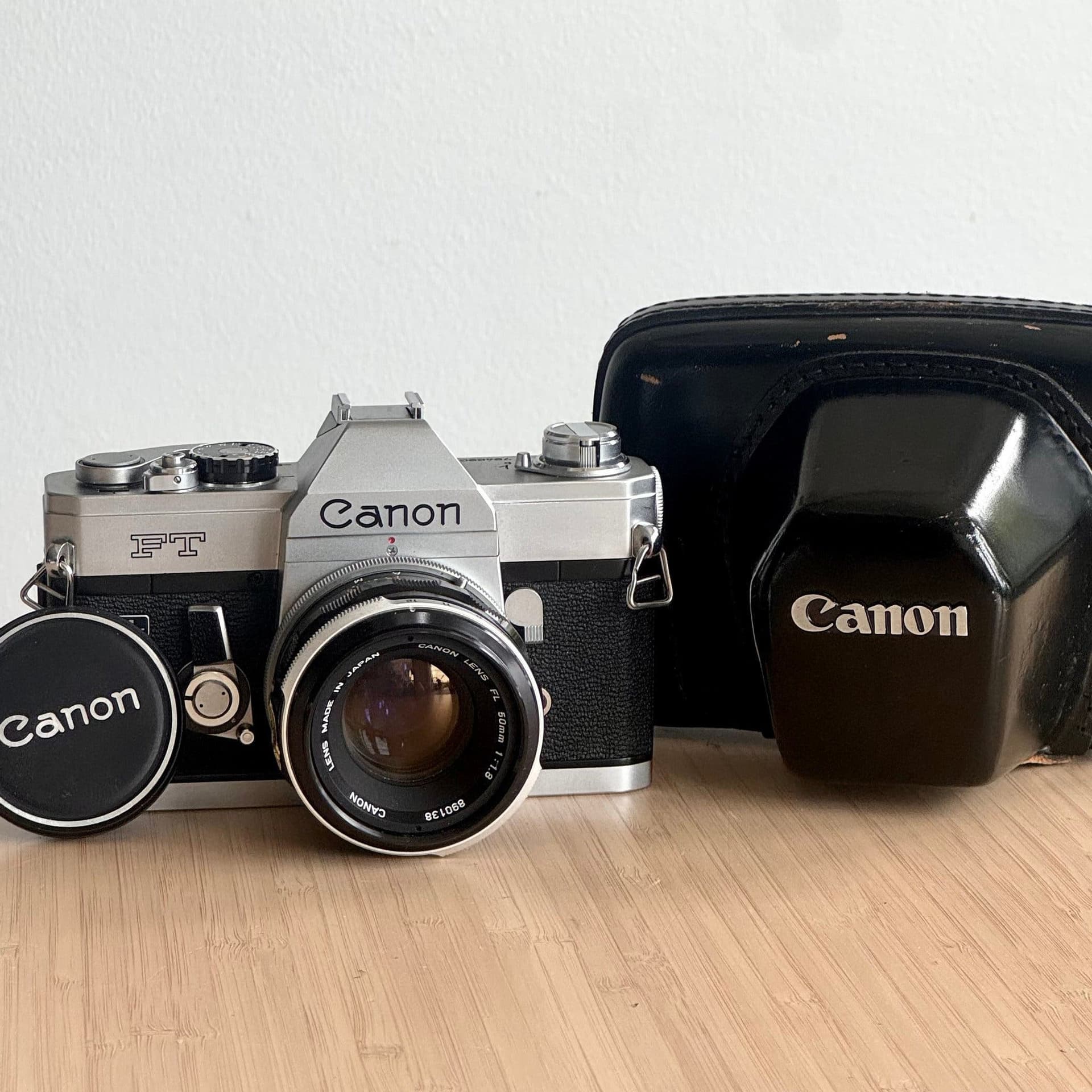 Analog kamera Canon FT QL med Canon FL 50mm 1:1.8 objektiv