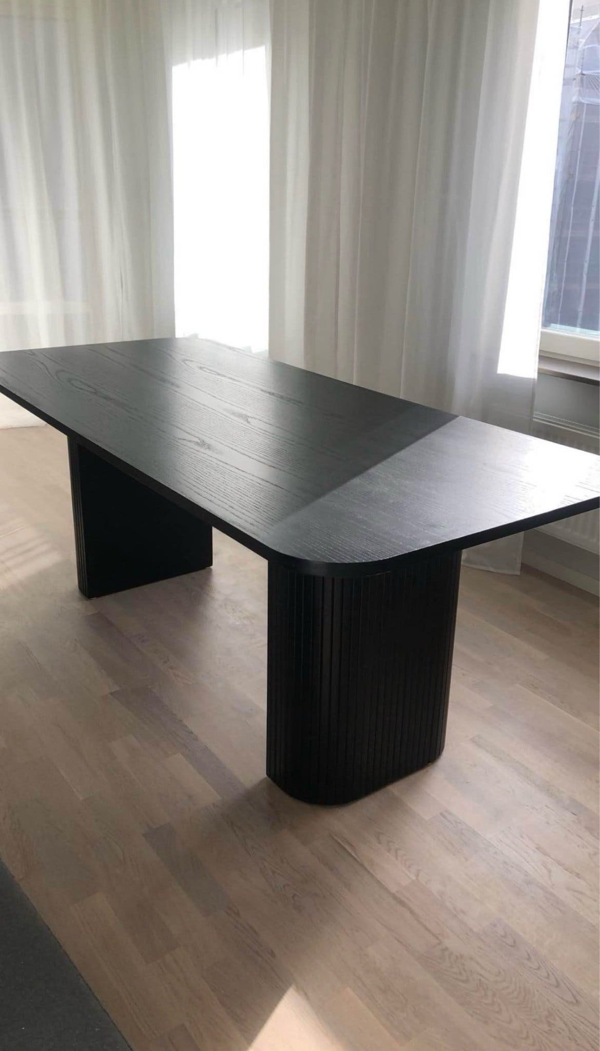 Elegant matbord 200x90 cm + 2 nya bordsskivor