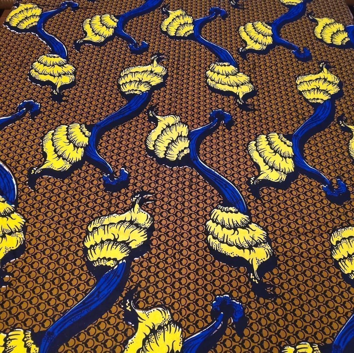 ÄKTA waxprint i bomull. Brun, gul, blå. 115 x 360 cm. African wax print Ankara