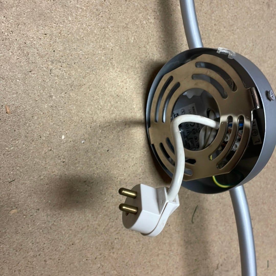 Taklampa med tre spotlights