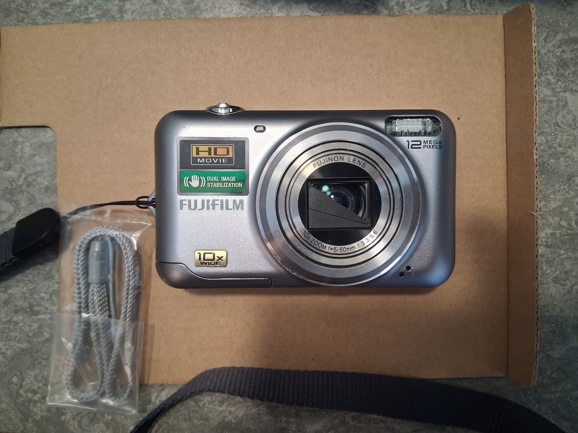 Digitalkamera Fujifilm FinePix JZ300 12.1 megapixlar i fint skick + tillbehör