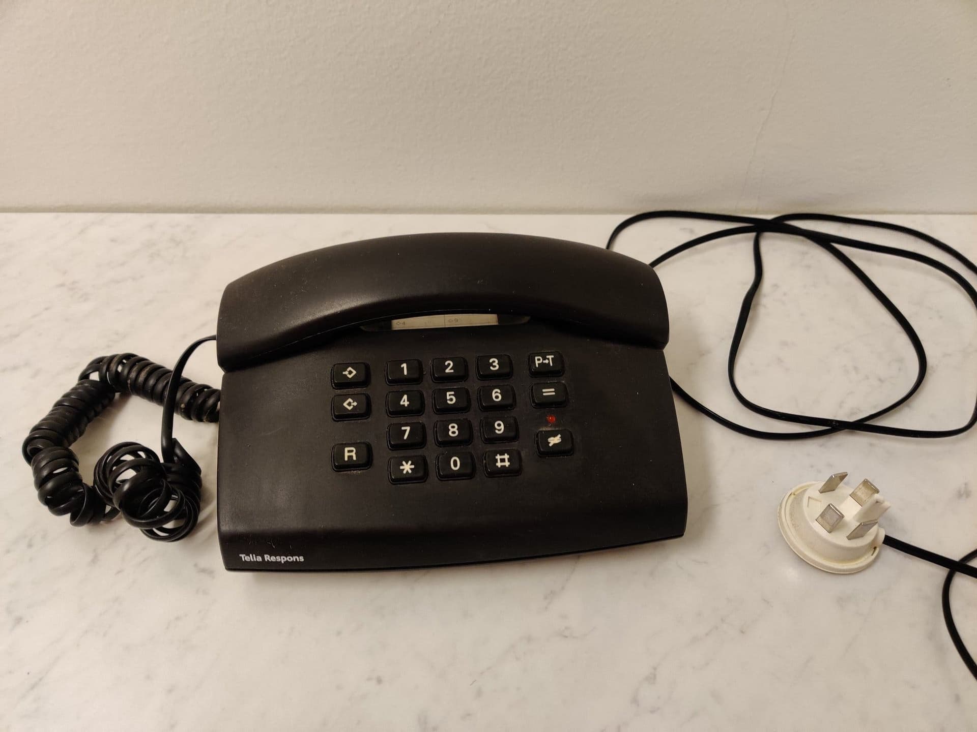 Vintage, retro, klassisk svart telefon, knapptelefon, Telia Respons