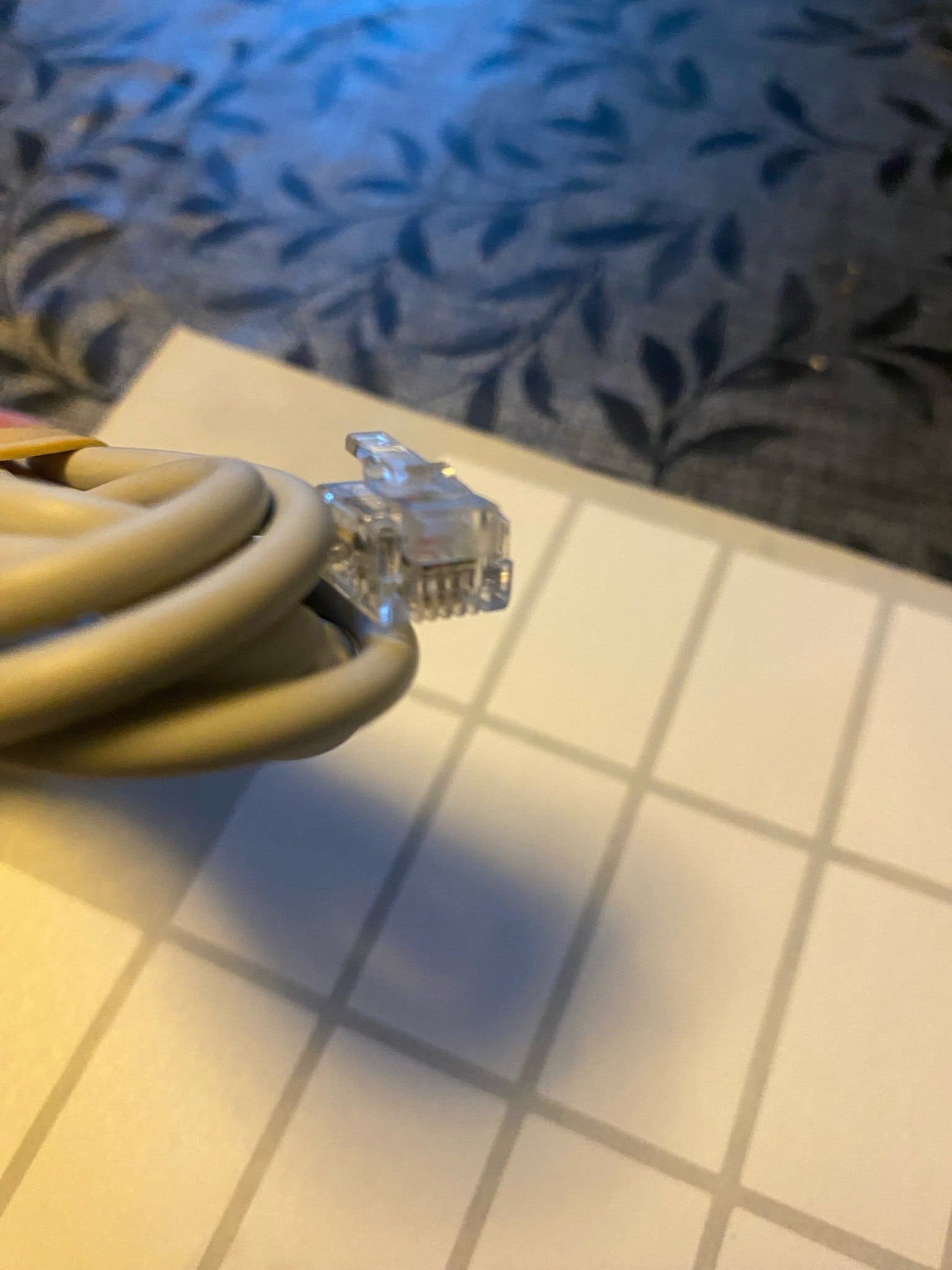Kontakt till telefonjack, m fiberkabel m nätverkskontakt RJ11