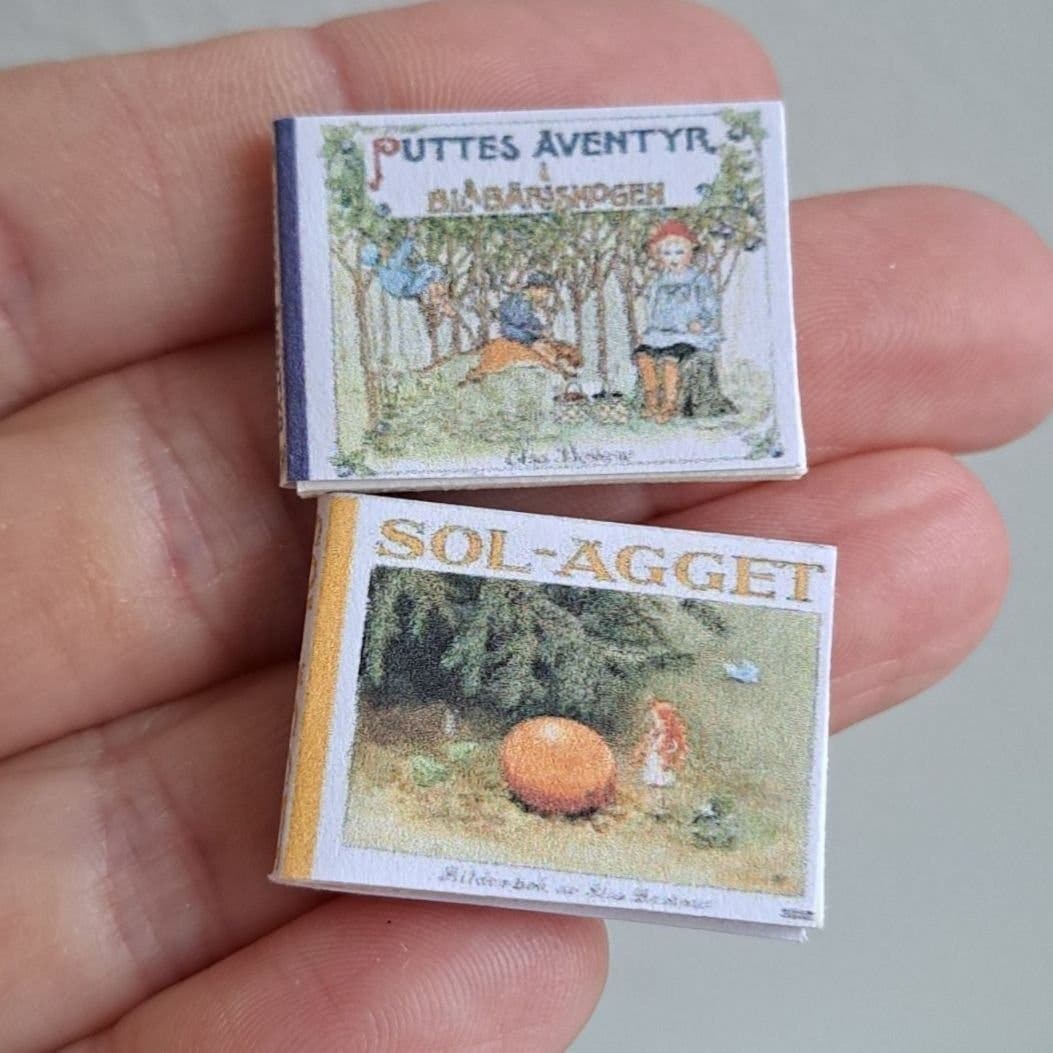 1:12 Dockhus Miniatyr Barnböcker, 2 st