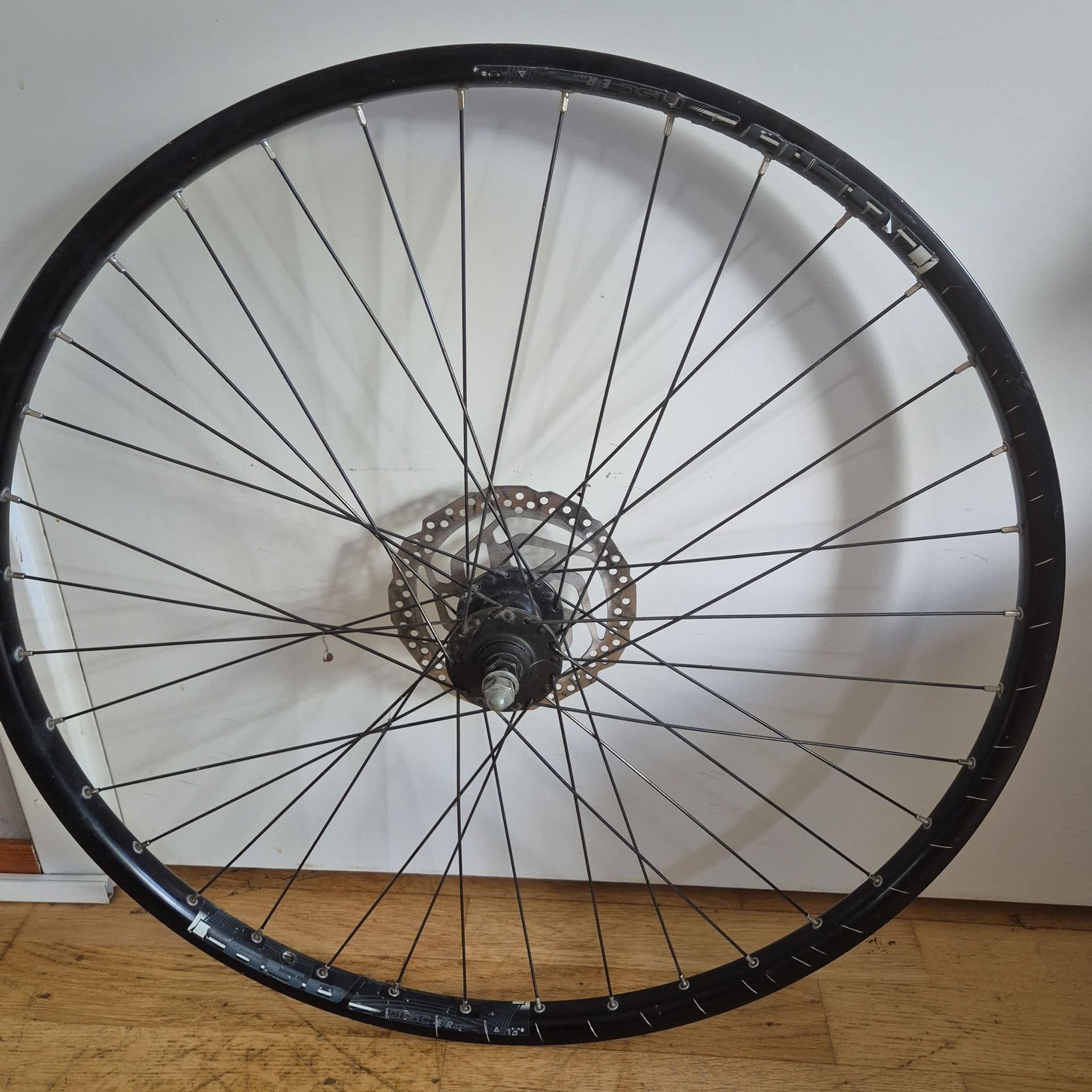 Framhjul 28 tum med skivbroms