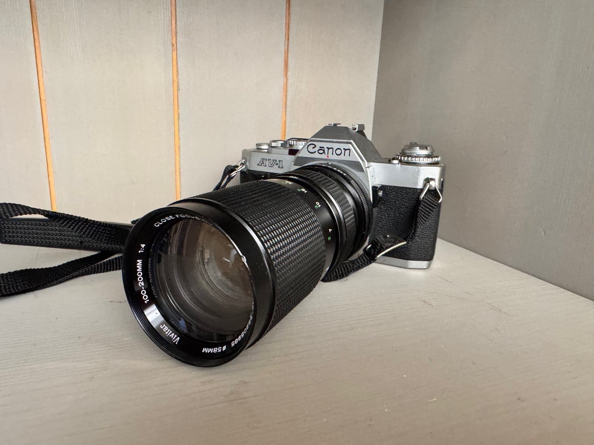 Canon AV-1 Analog systemkamera Vivitar 100-200mm f/4.5 Close Focusing Auto Zoom