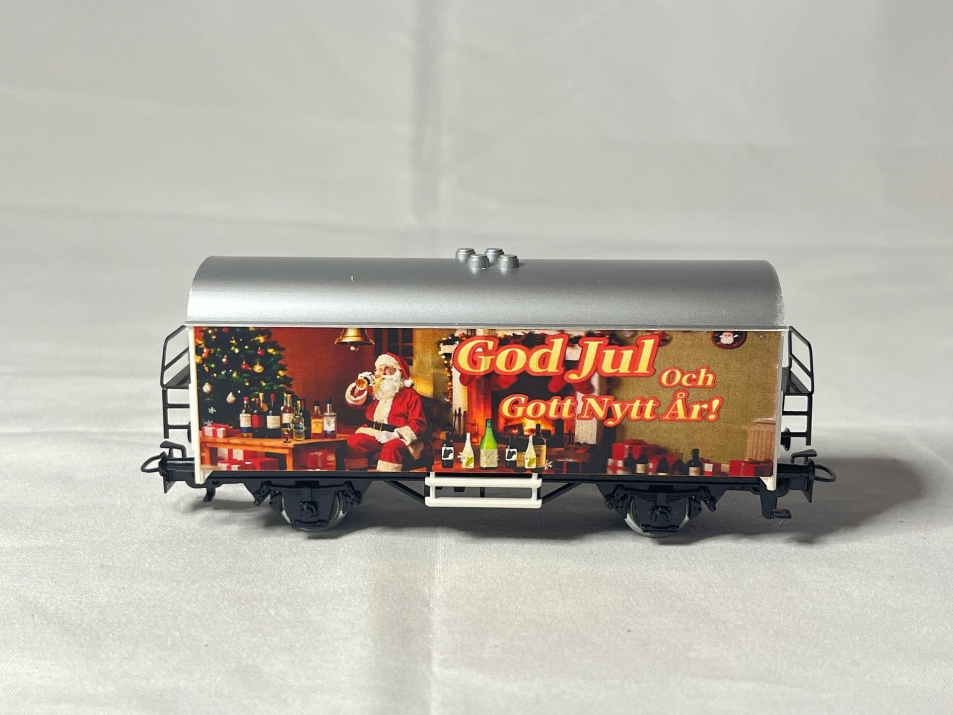Märklin H0 Vit Kylvagn/Godsvagn dekalerad God Jul och Gott Nytt År!