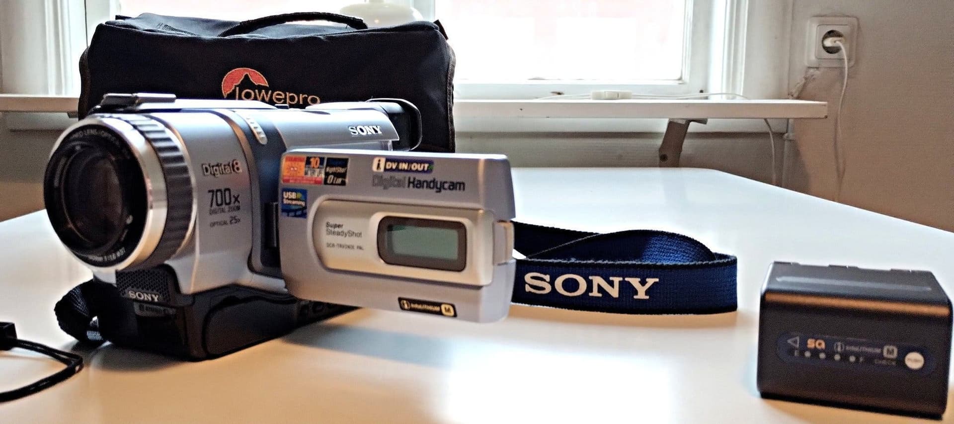 SOM NY ! SONY HANDYCAM DCR-TRV240E PAL HI8 DIGITAL CAMCORDER M.M.