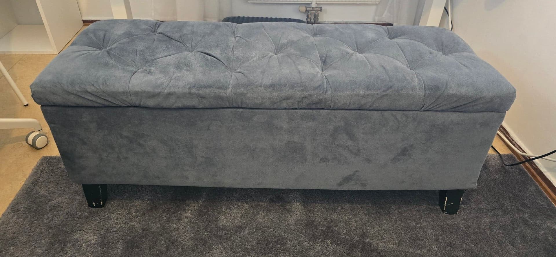 Sittbänk med förvaring – Grå sammet – Sundö (Trendrum)