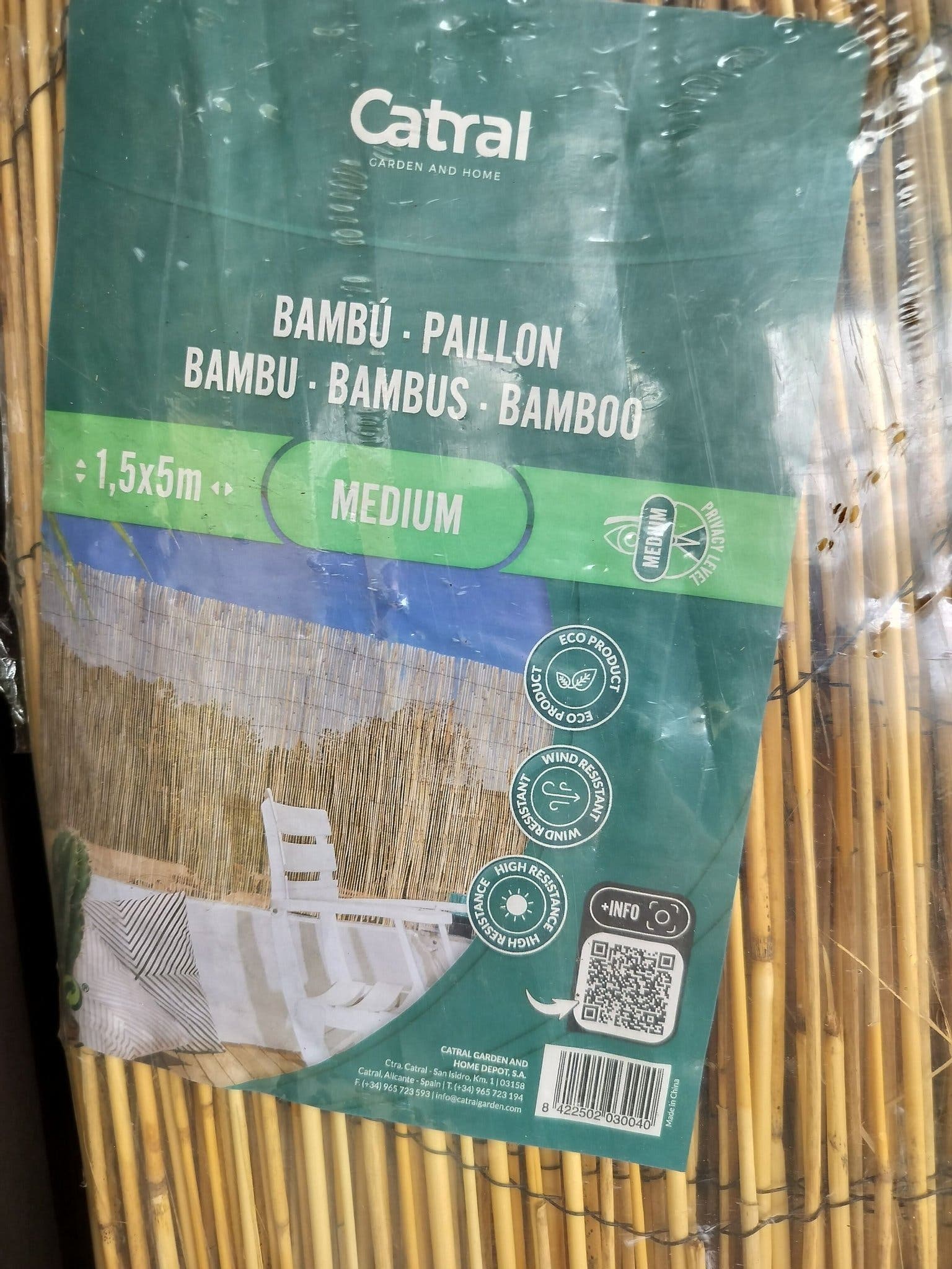 Två bambuskärmar, höjd 1,5 m och längd 5 m