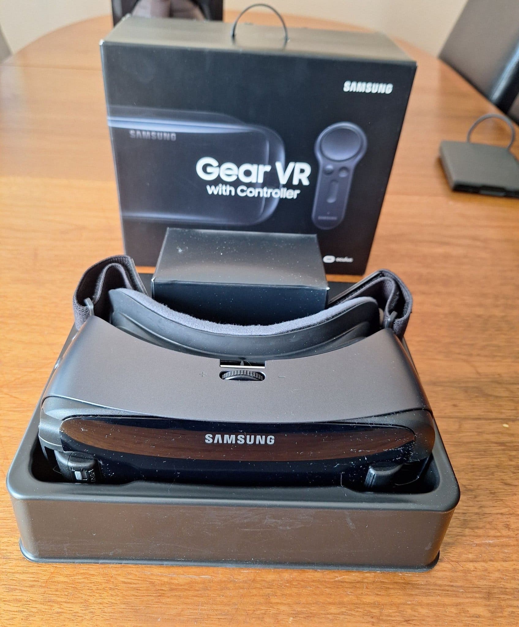 Samsung Gear VR med handkontroll [Oanvänd]