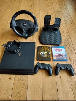 Sony Playstation 4 Pro med ratt, pedaler och två spel