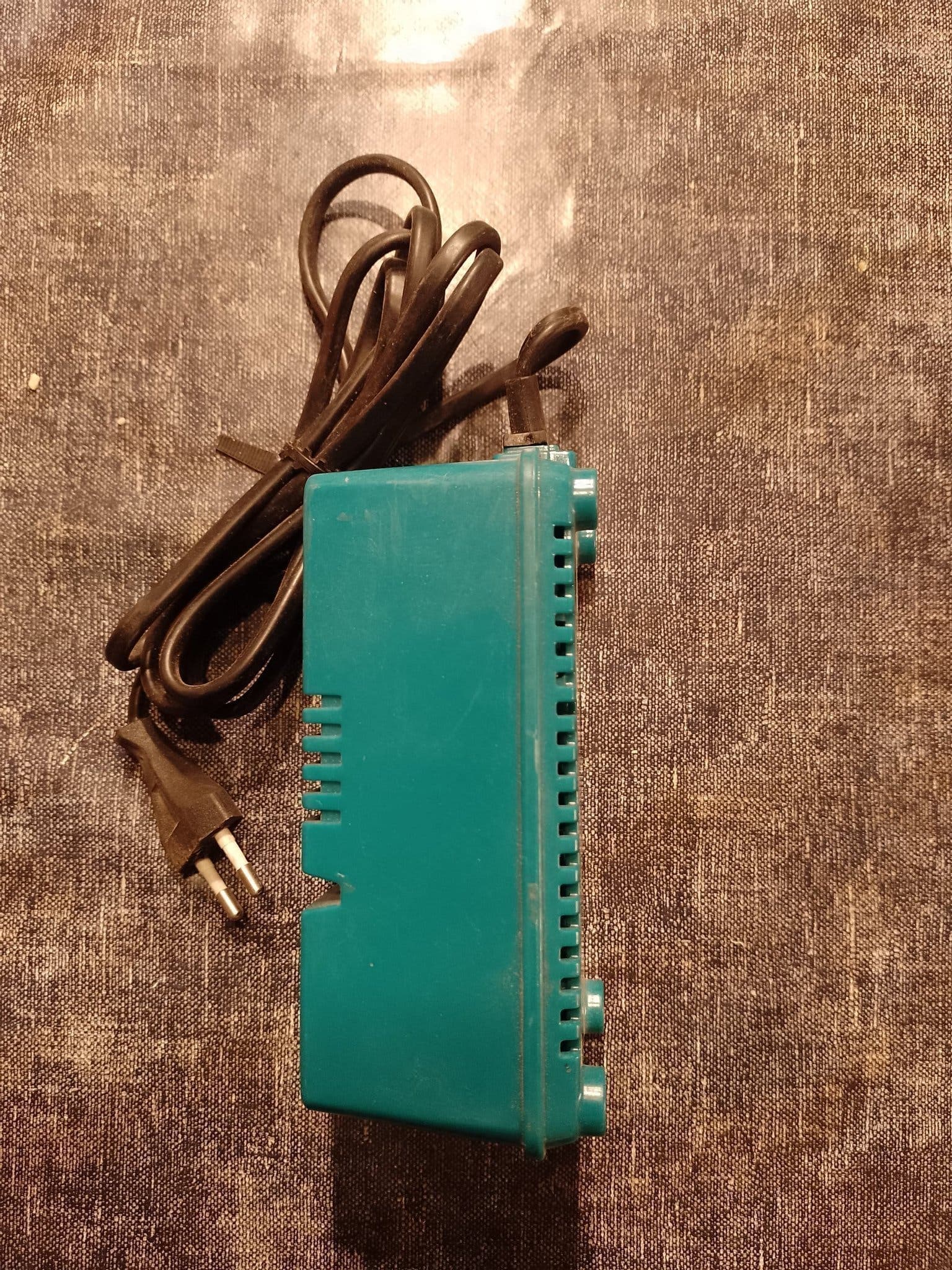 Makita DC 9700 Snabbladdare