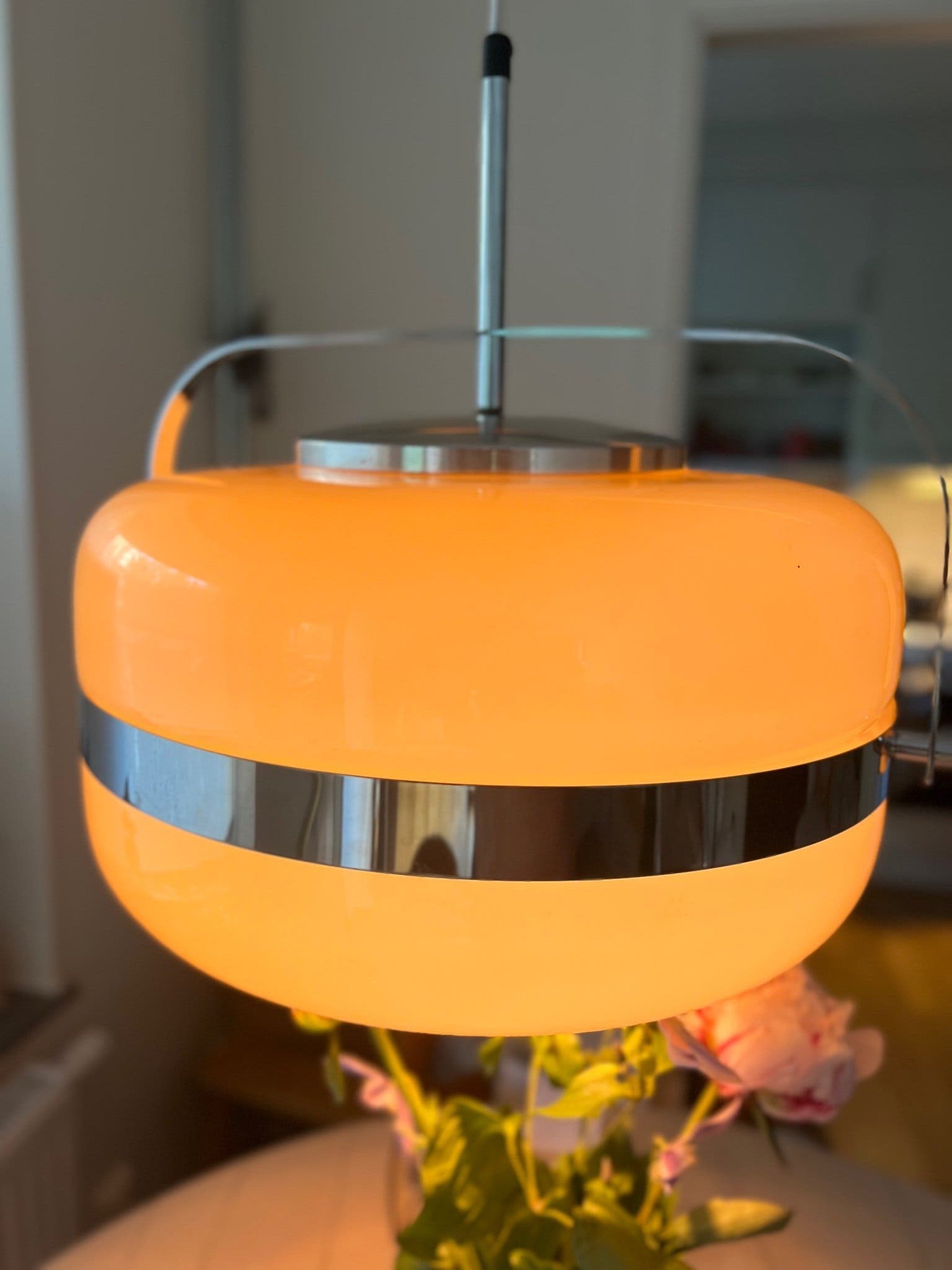 Taklampa i bege glas och krom Italian disign
