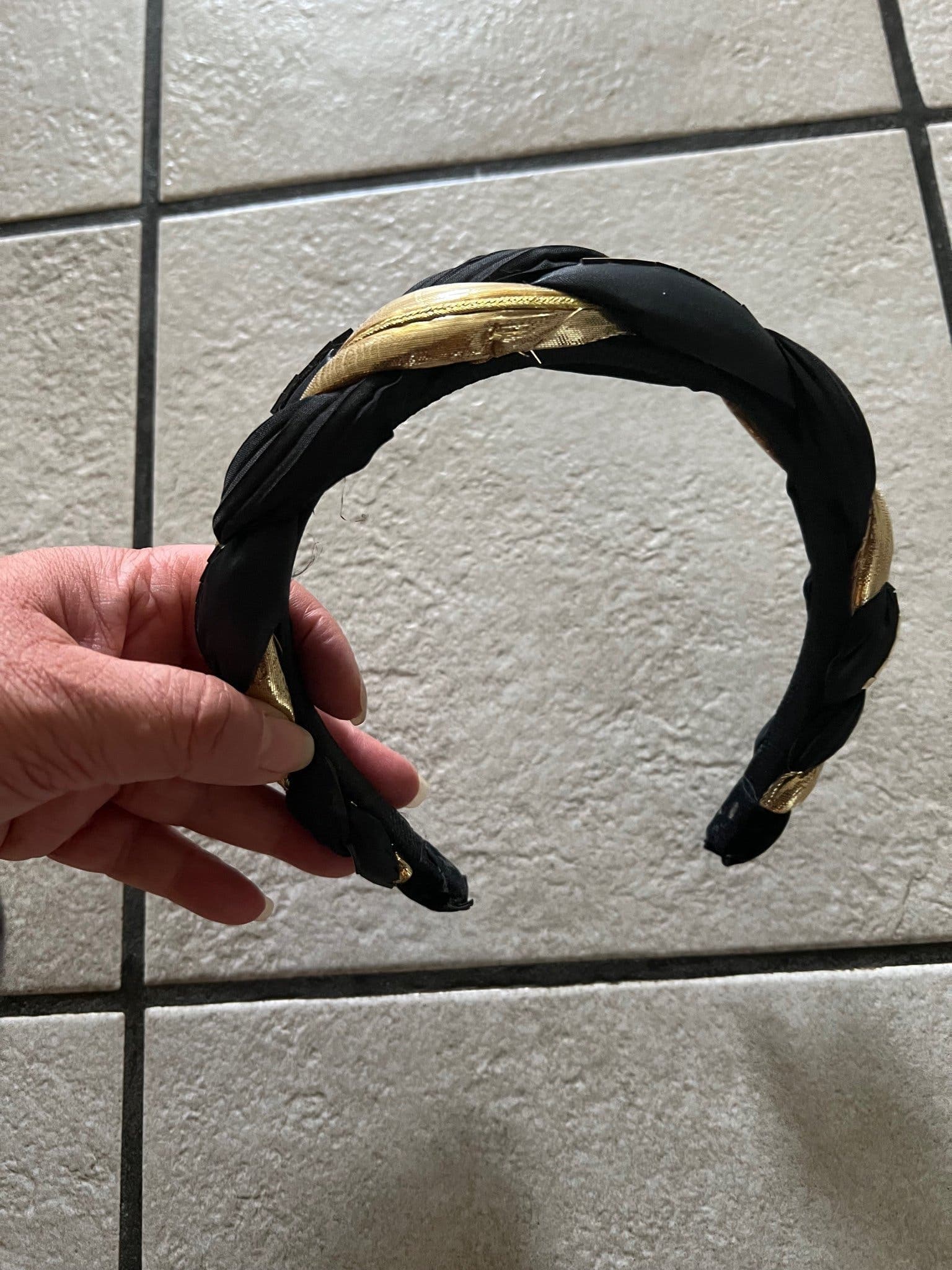 Diadem svart och guld