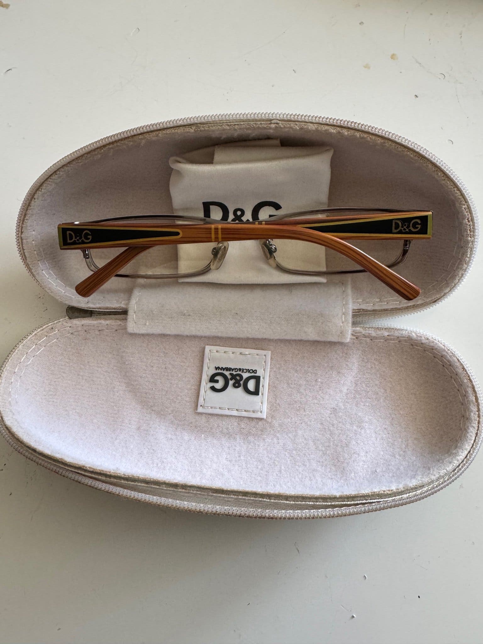 D&G glasögonbågar med fodral och putsduk