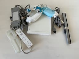 1 Nintendo Wii VIT Konsol med 7 st tillbehör