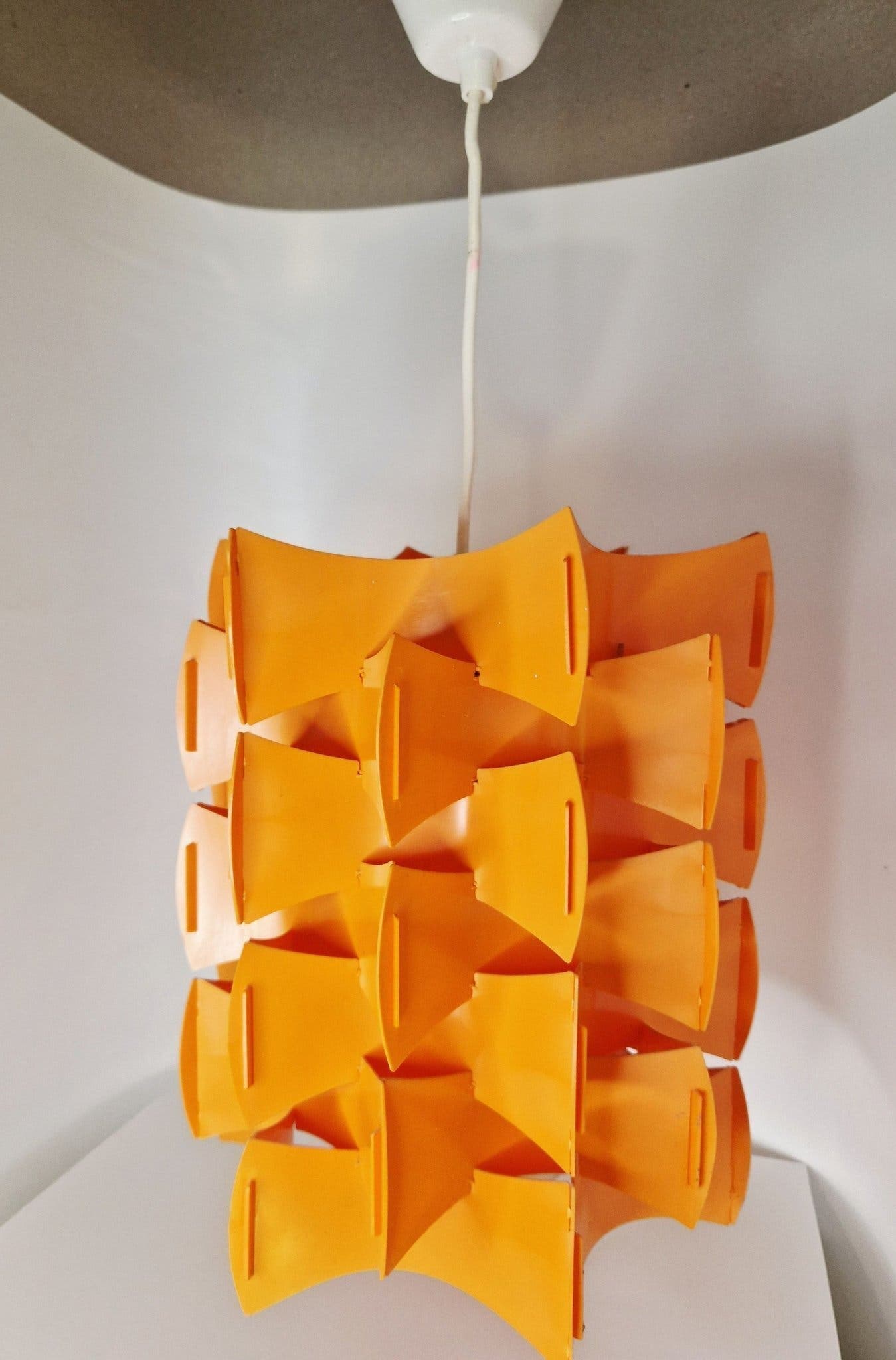 Retro taklampa i orange plast – Space Age / 60–70-tal