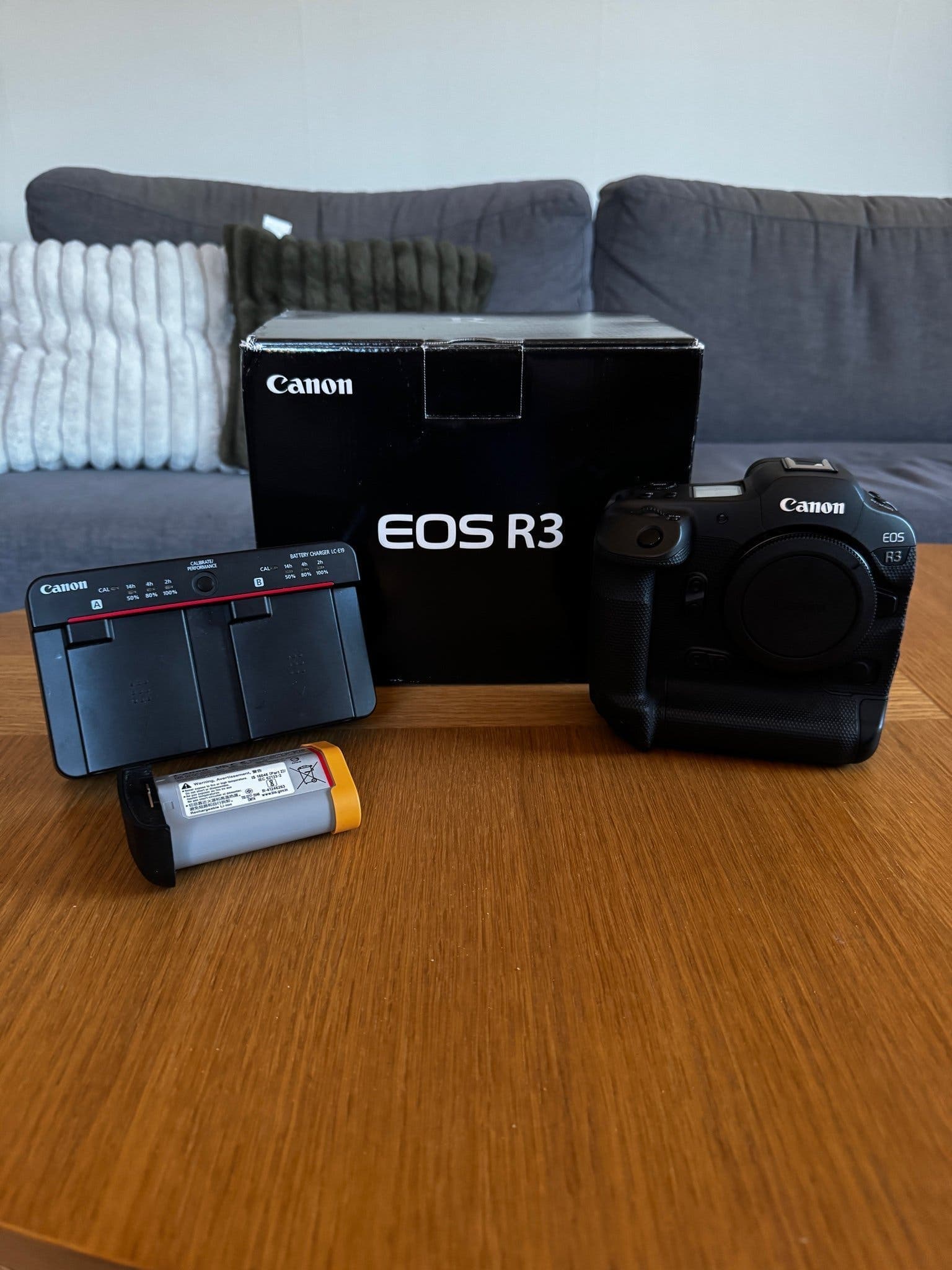 Canon EOS R3 Nyskick + LP-E19