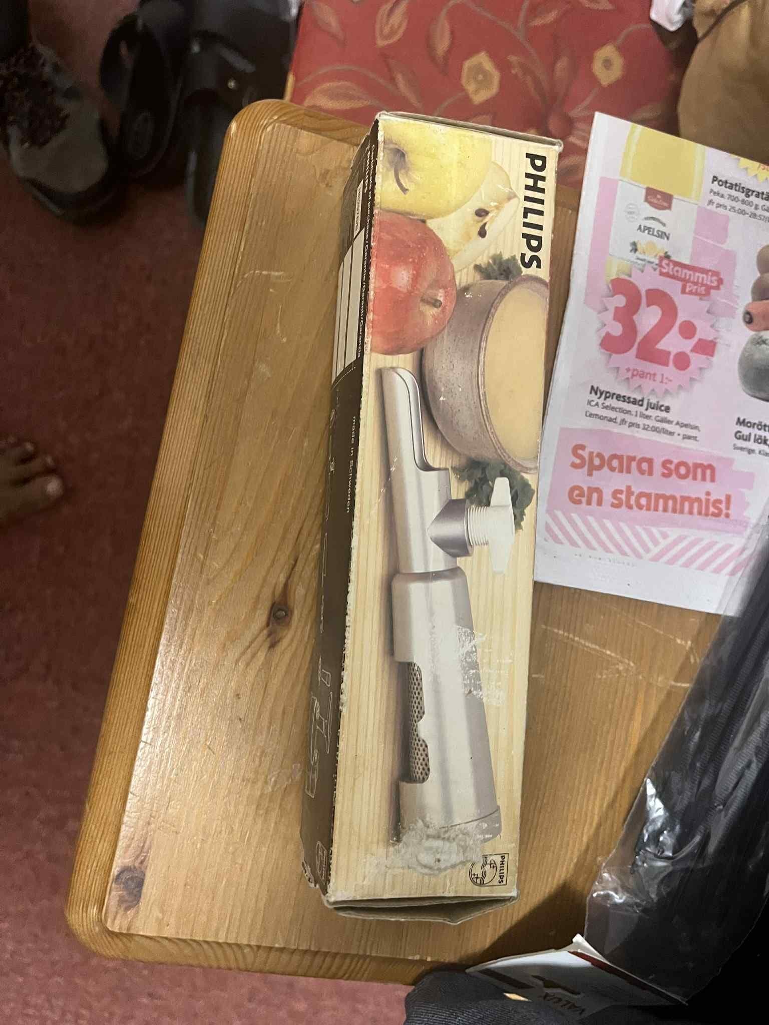 En klassisk Philips råsaftcentrifug modell HR2768. Perfekt för att göra färsk