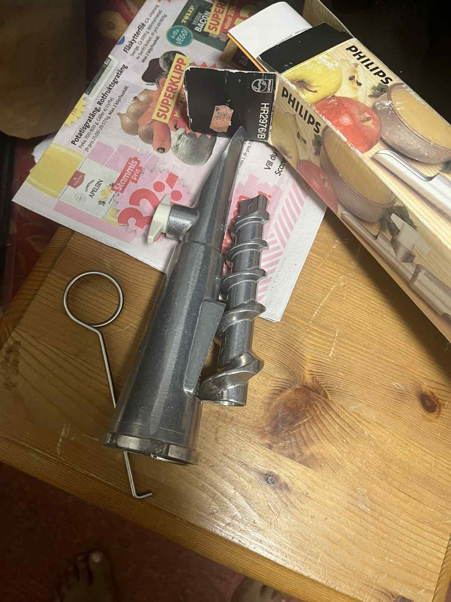 En klassisk Philips råsaftcentrifug modell HR2768. Perfekt för att göra färsk