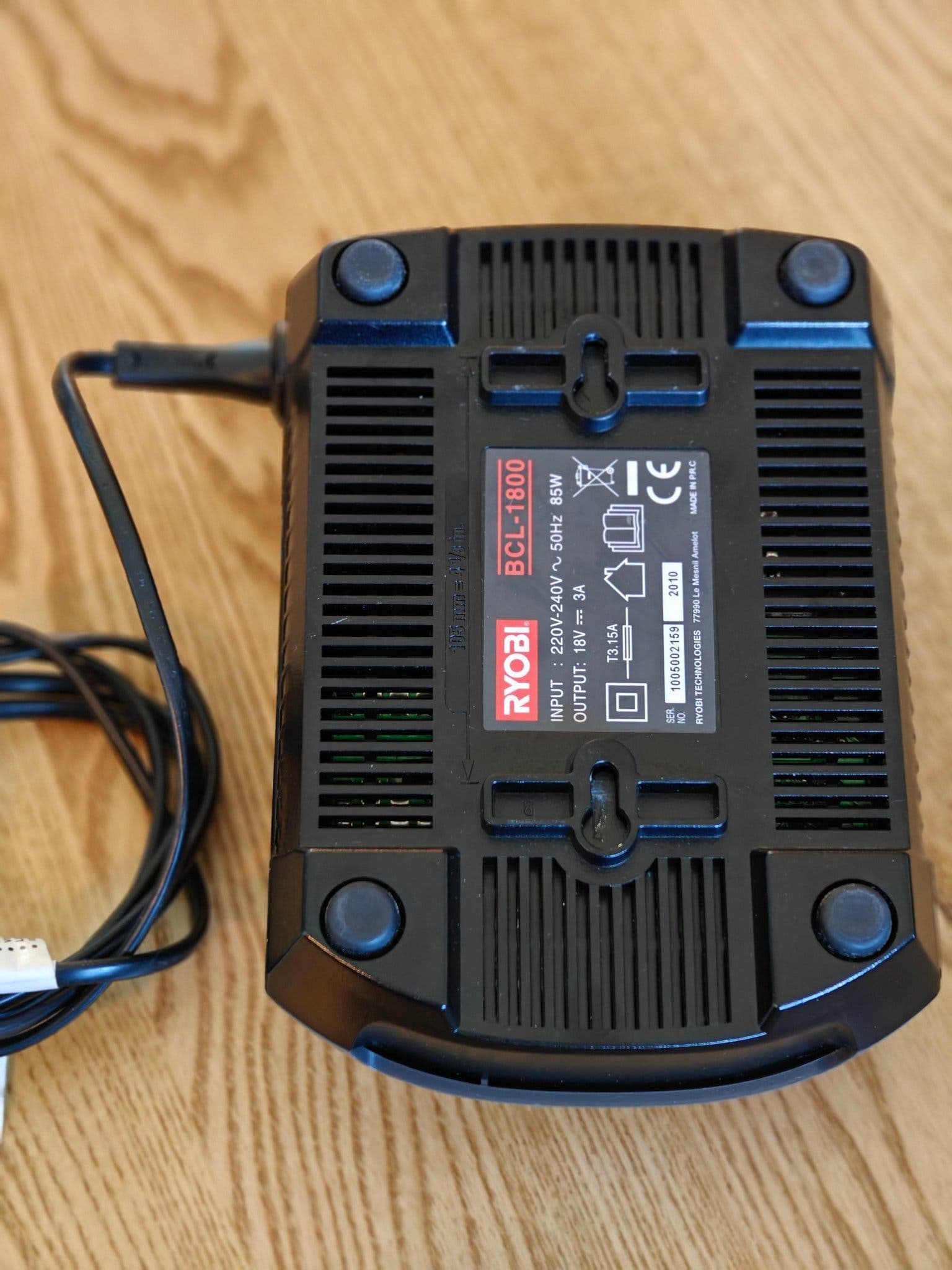 Ryobi 18V one+, BCL-1800 laddare