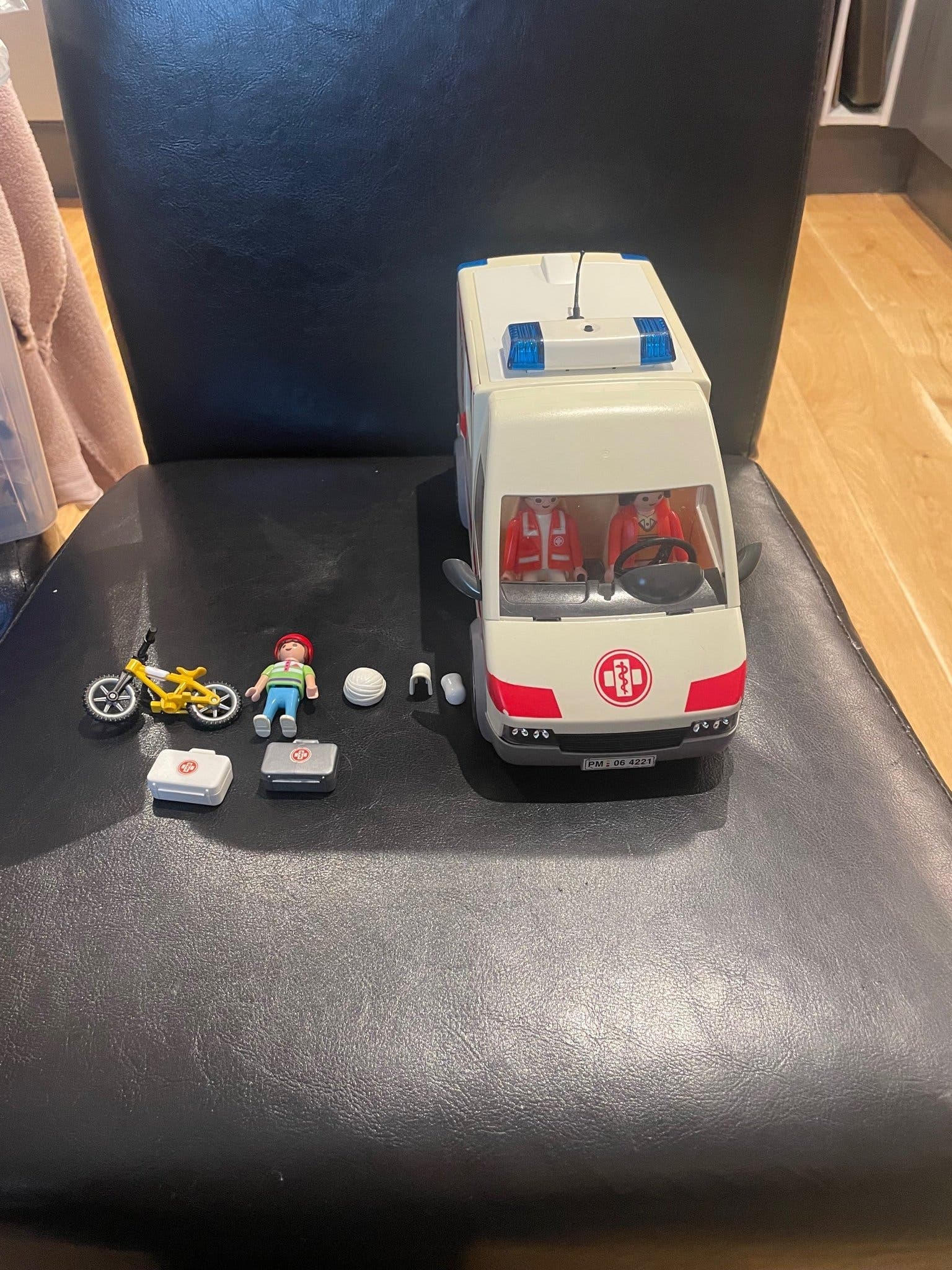 Playmobil Ambulans med figurer och tillbehör