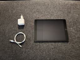 Apple iPad 10.2" 9th Gen (2021) 64GB WiFi – Nyskick + original laddare