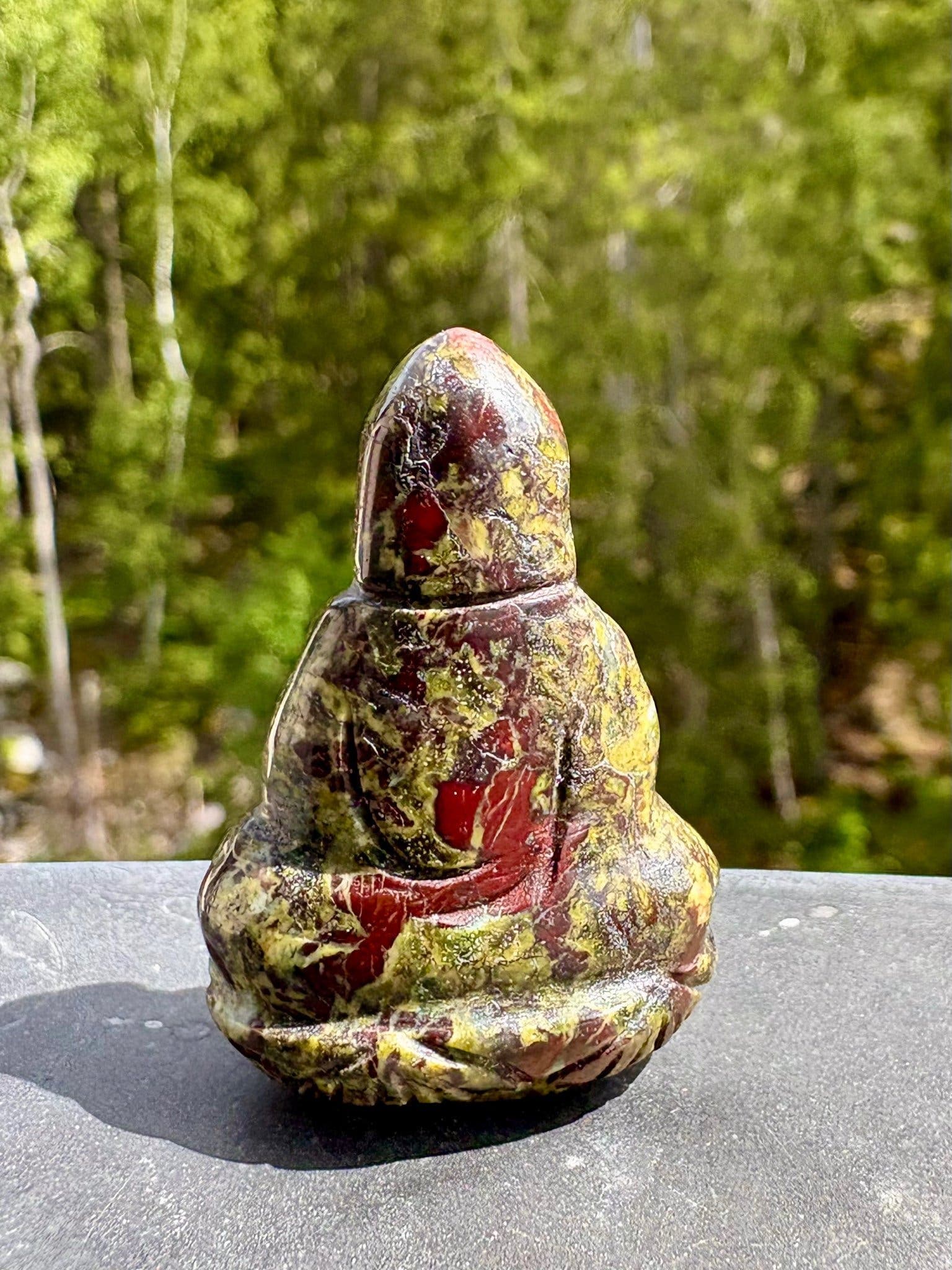 Kristall i Drakblod Jaspis Guanyin carving