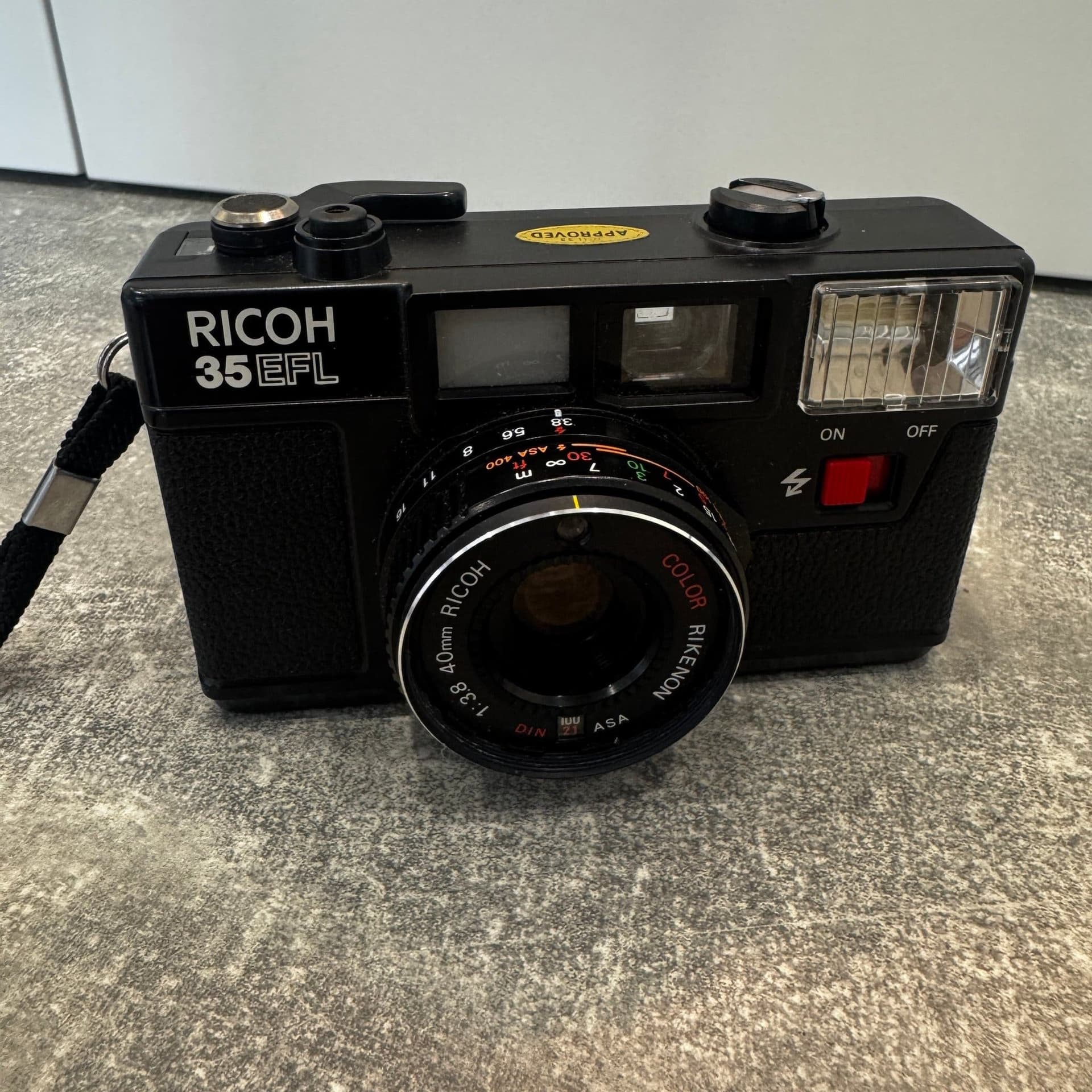 Ricoh 35 EFL Analog 35mm Kamera – Color Rikenon 40mm – Vintage + Väska