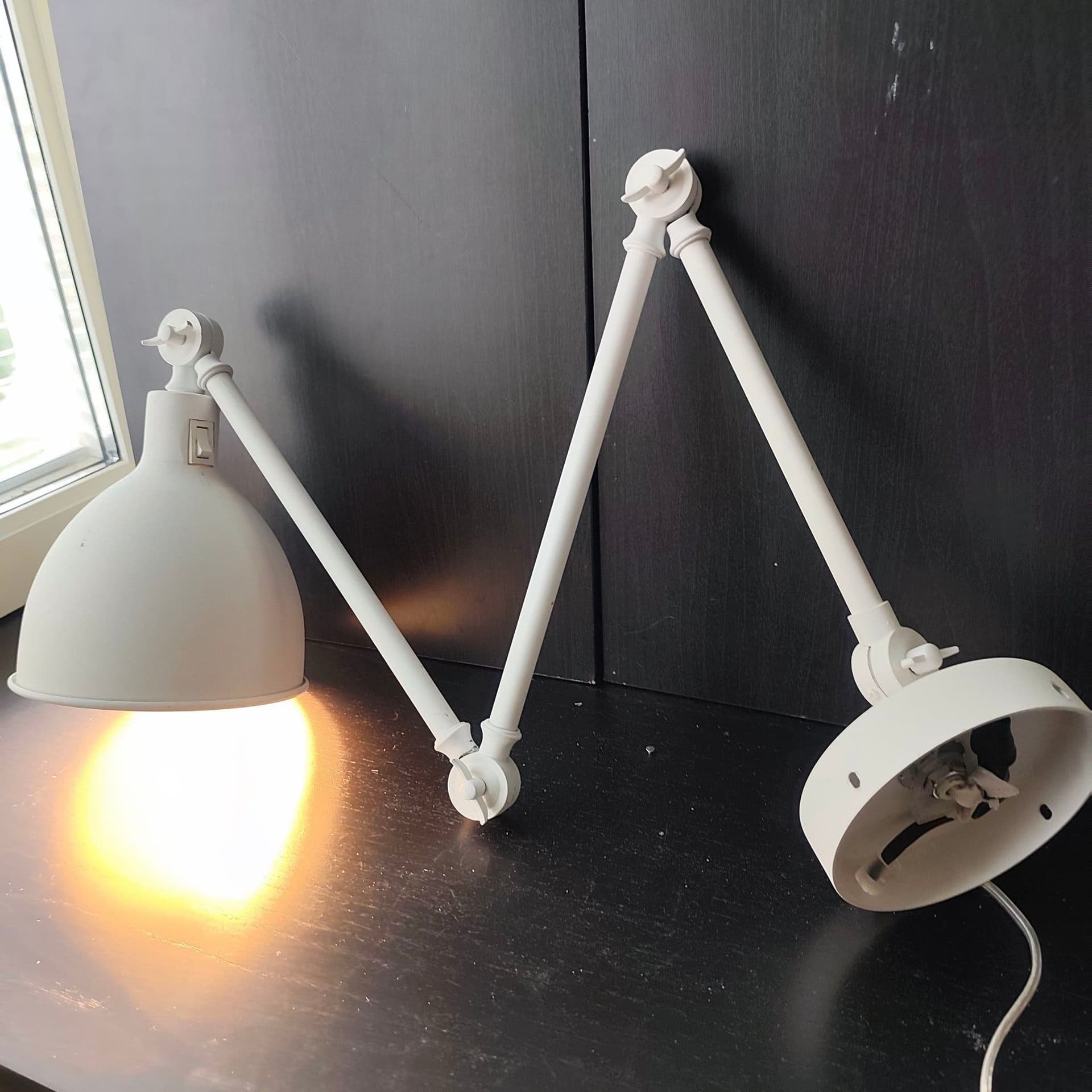 Vägglampa 3armad BY Rydéns Retro-vintage 1900-tal i vit lackerad metall.