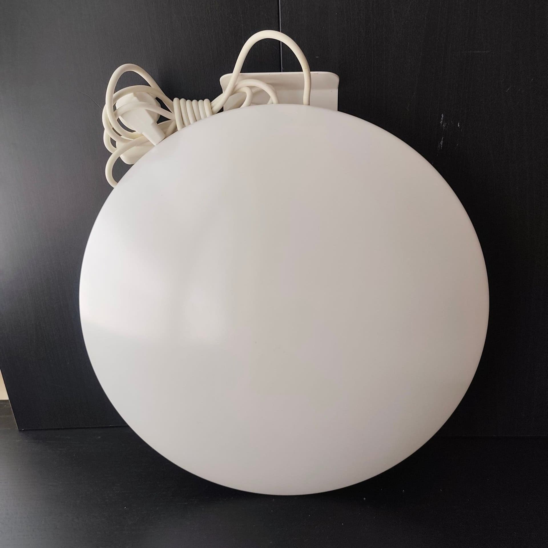 Vägglampa INNOJOK OY Ateljé Finland 1980-tal i plast .#A.