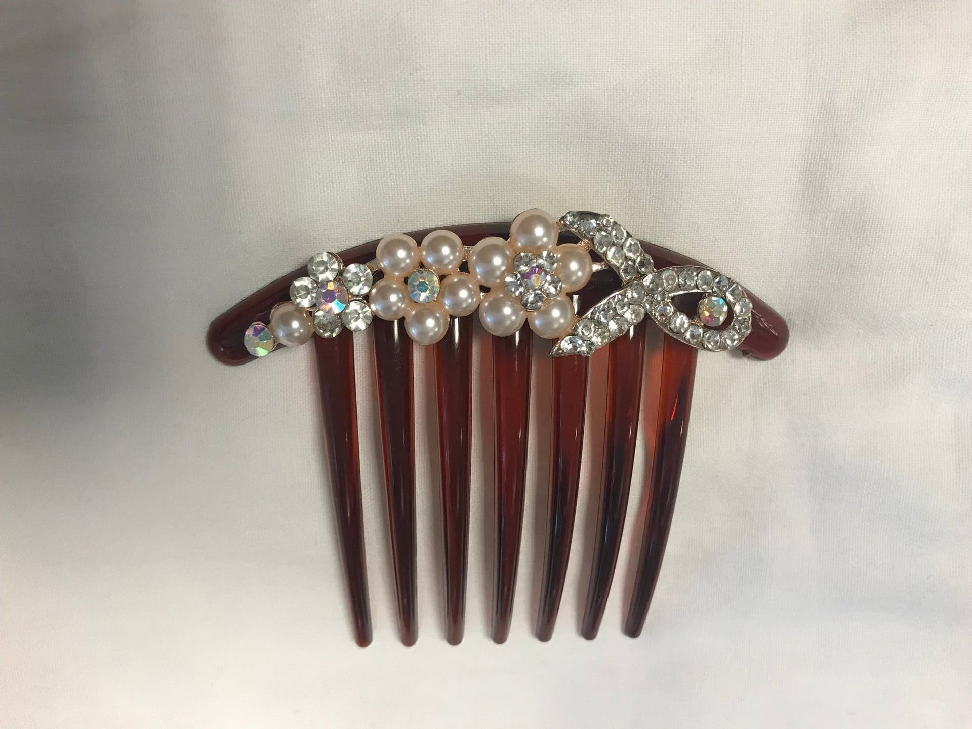 Hårkam med pärlor och strass