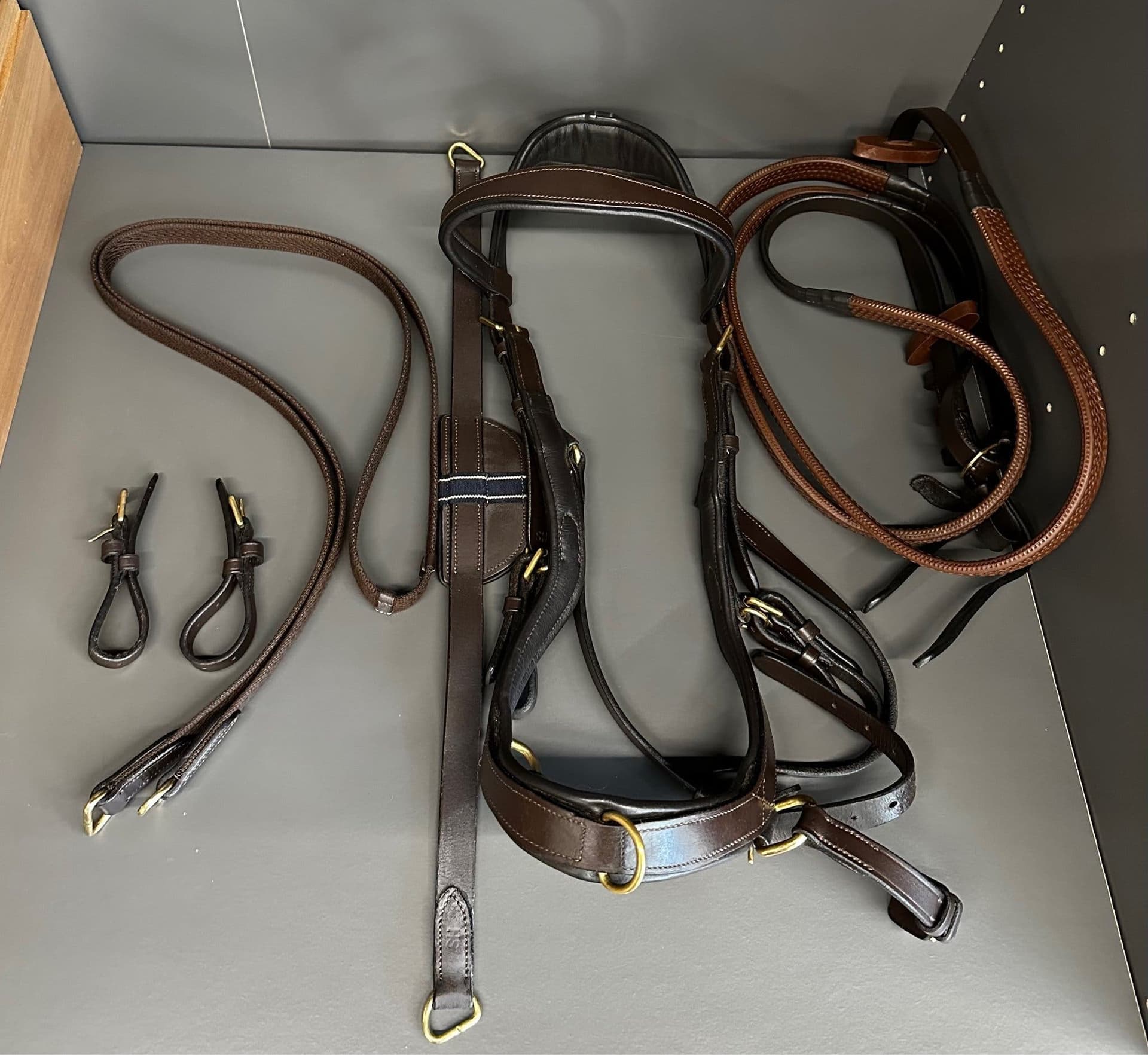 Micklem multibridle brun, komplett med tyglar, storlek full