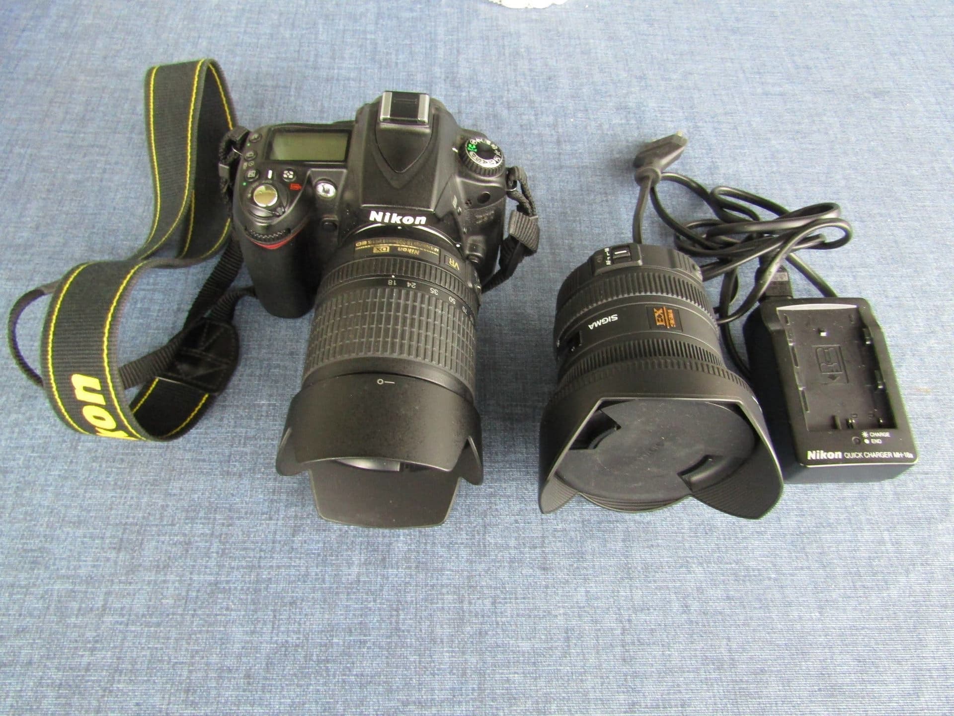 Systemkamera Nikon D90 med två objektiv