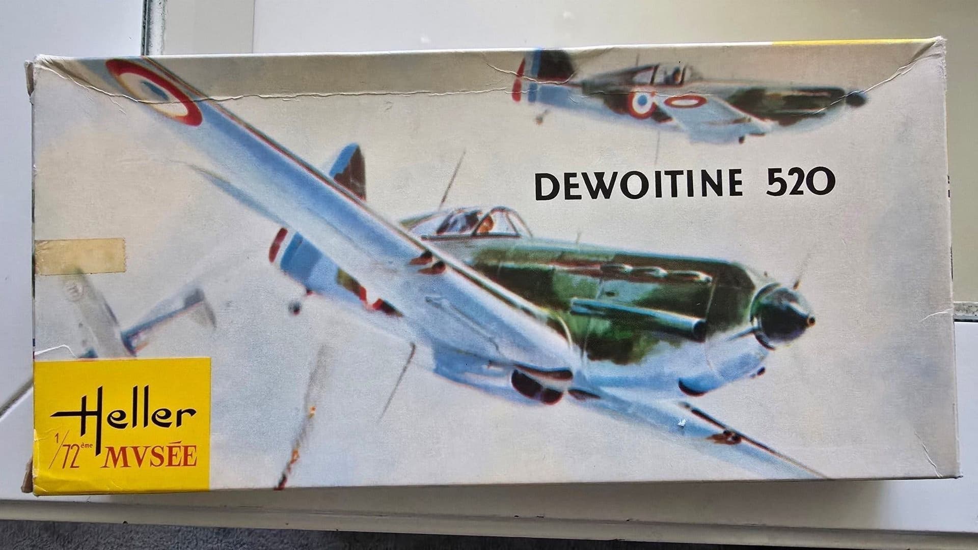 Heller Dewoitine 520 Modellflygplan obyggt