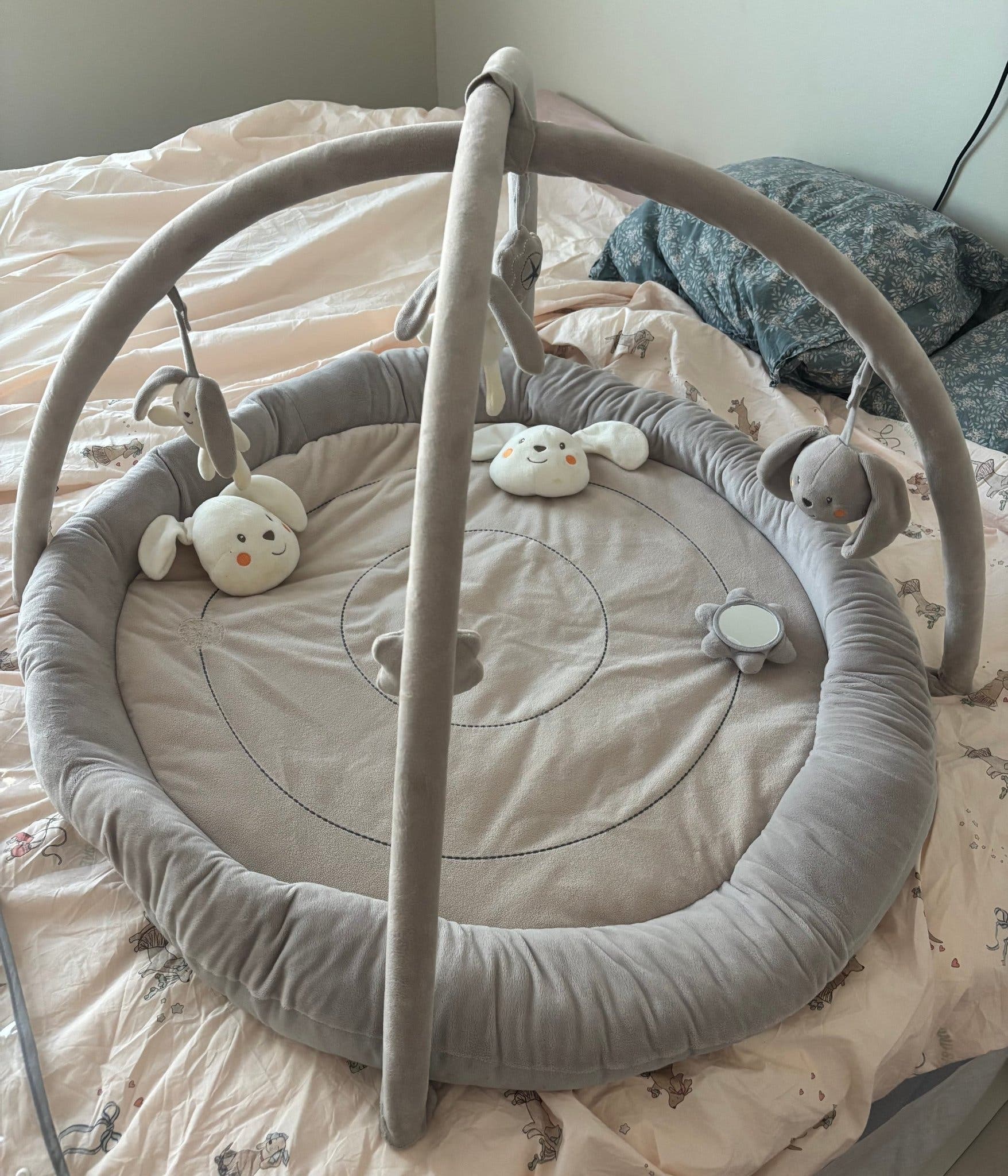 Babygym med leksaker